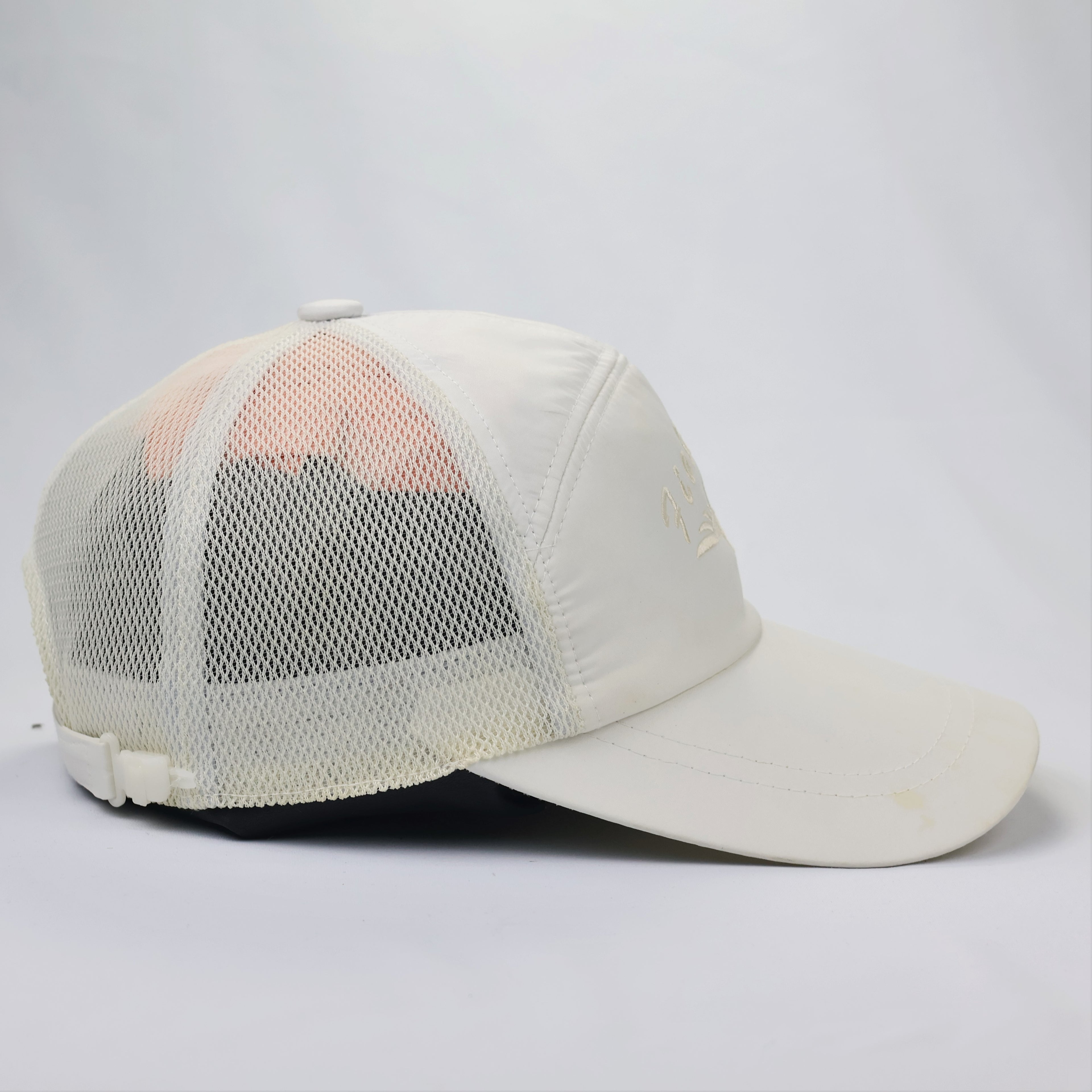Field Way Embroidered Performance Trucker Hat – Off-White & Cream