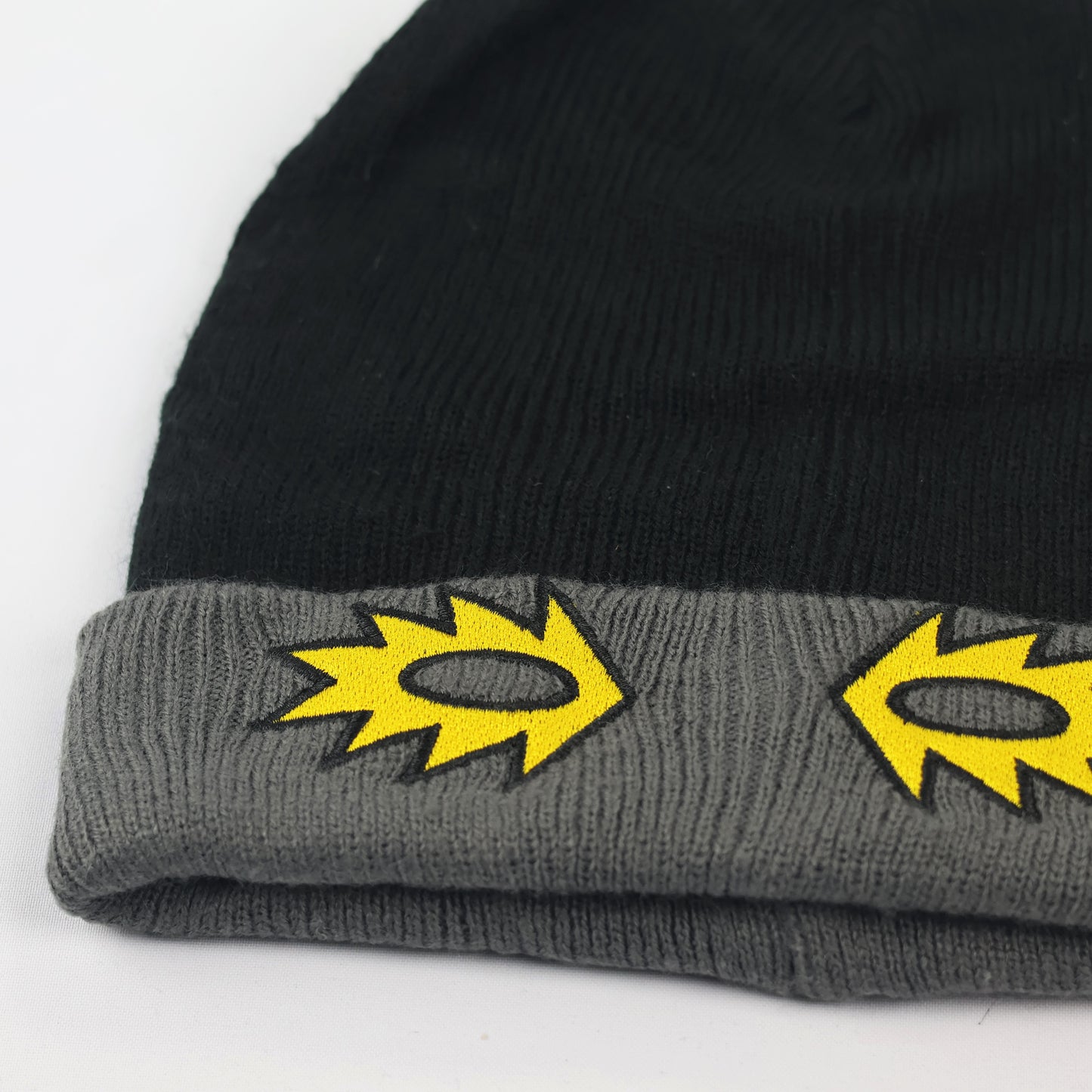 Streetwear Graphic Eye Logo Beanie – Black & Grey Knit Cap
