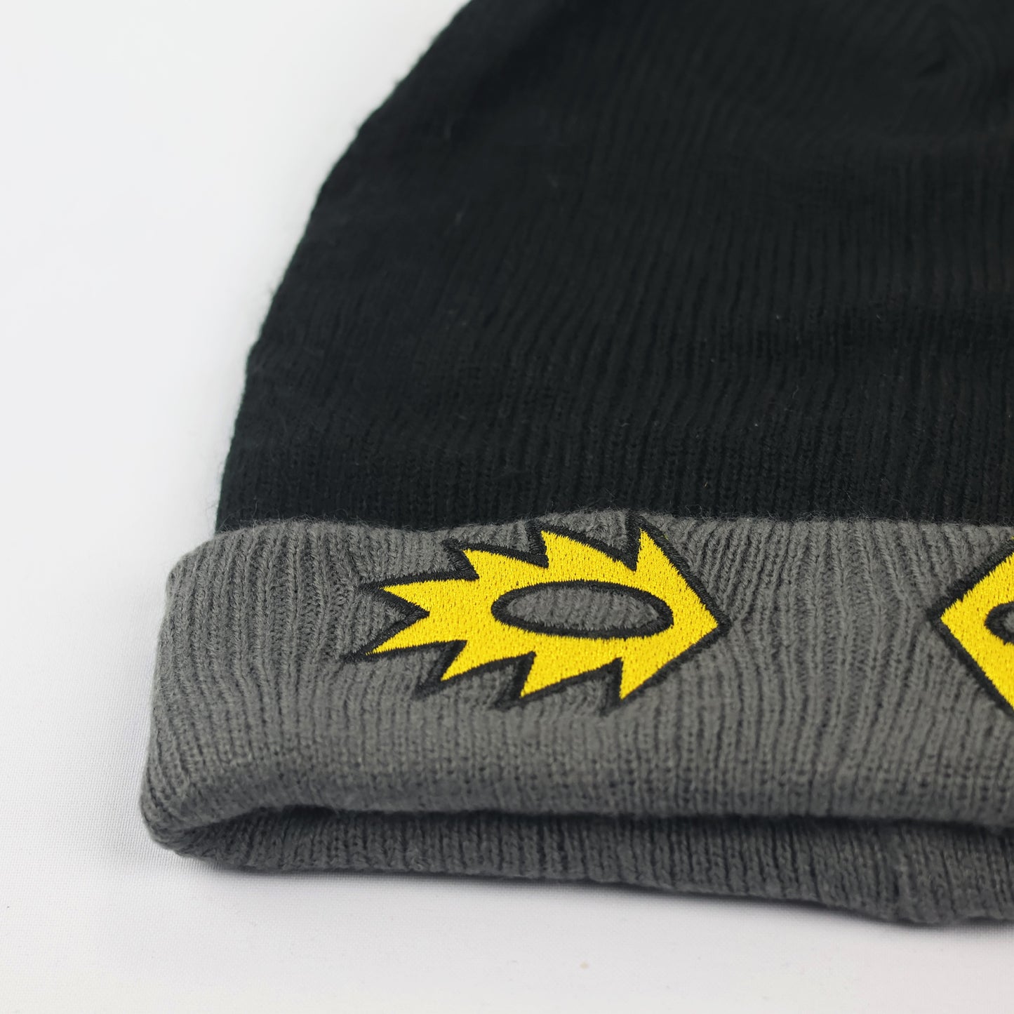 Streetwear Graphic Eye Logo Beanie – Black & Grey Knit Cap