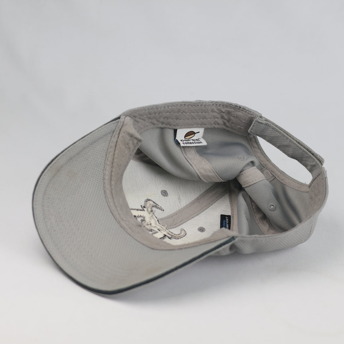 Thrifted Cool Comfort Grey Bull Embroidered Baseball Cap | 10786