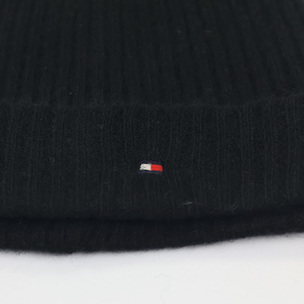 Tommy Hilfiger Signature Flag Thrifted Beanie – Black Ribbed Winter Knit Hat