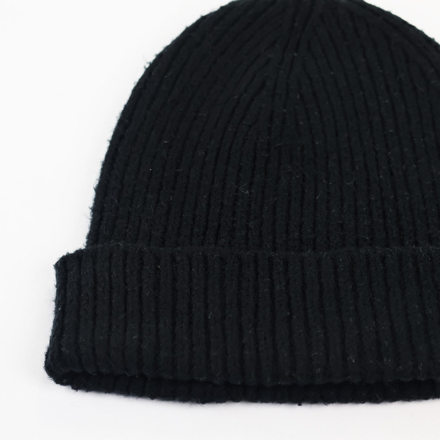 Tommy Hilfiger Signature Flag Thrifted Beanie – Black Ribbed Winter Knit Hat