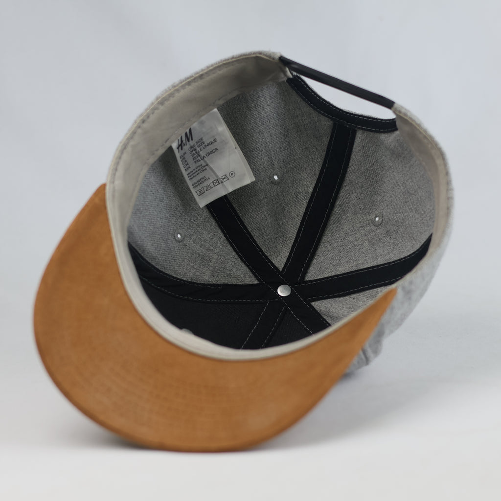 Thrifted H&M Graphic Label Grey & Tan Flat Brim Cap | 10783