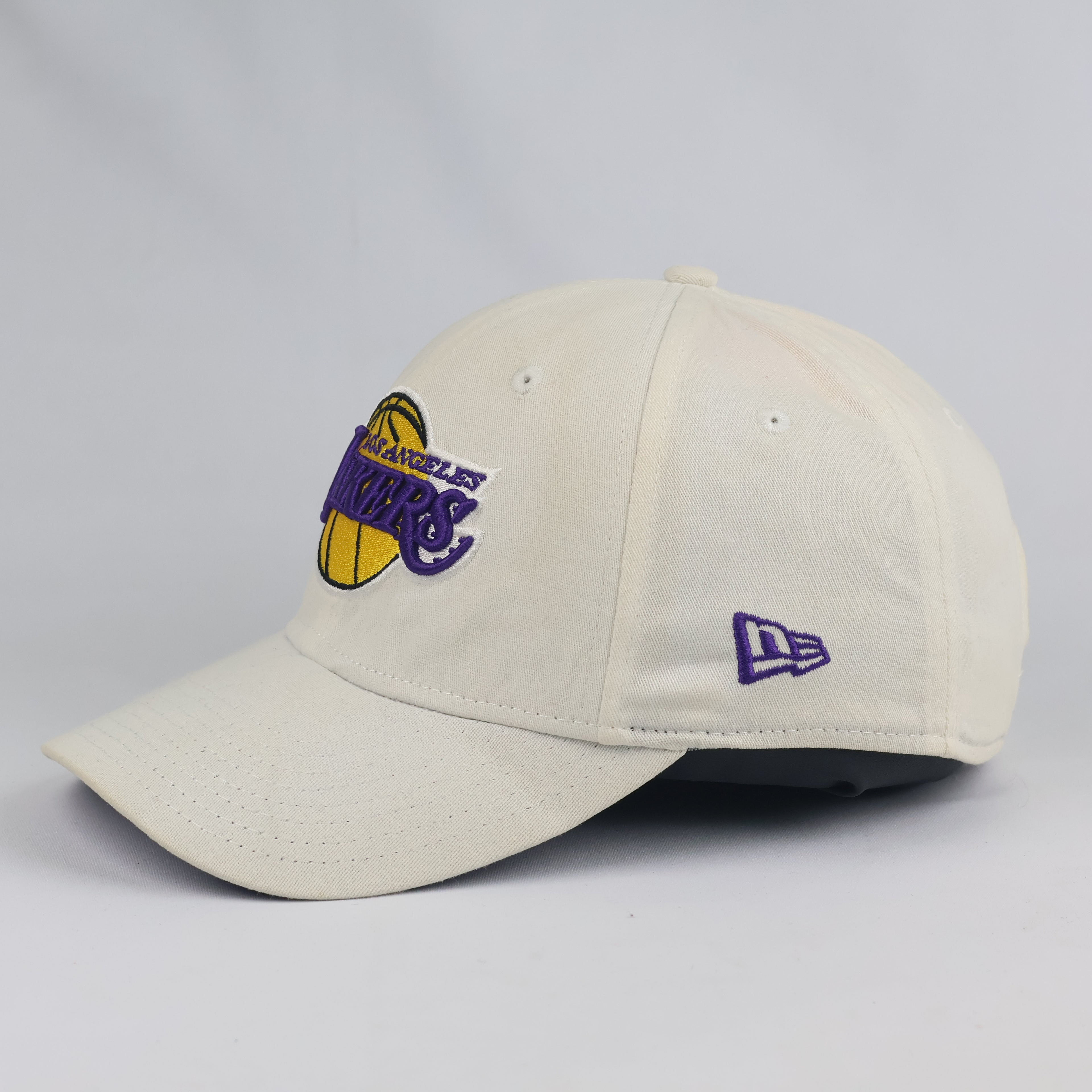 Classic New Era LA Lakers 9FIFTY Cap - Off-White Thrifted Cream & Purple Snapback