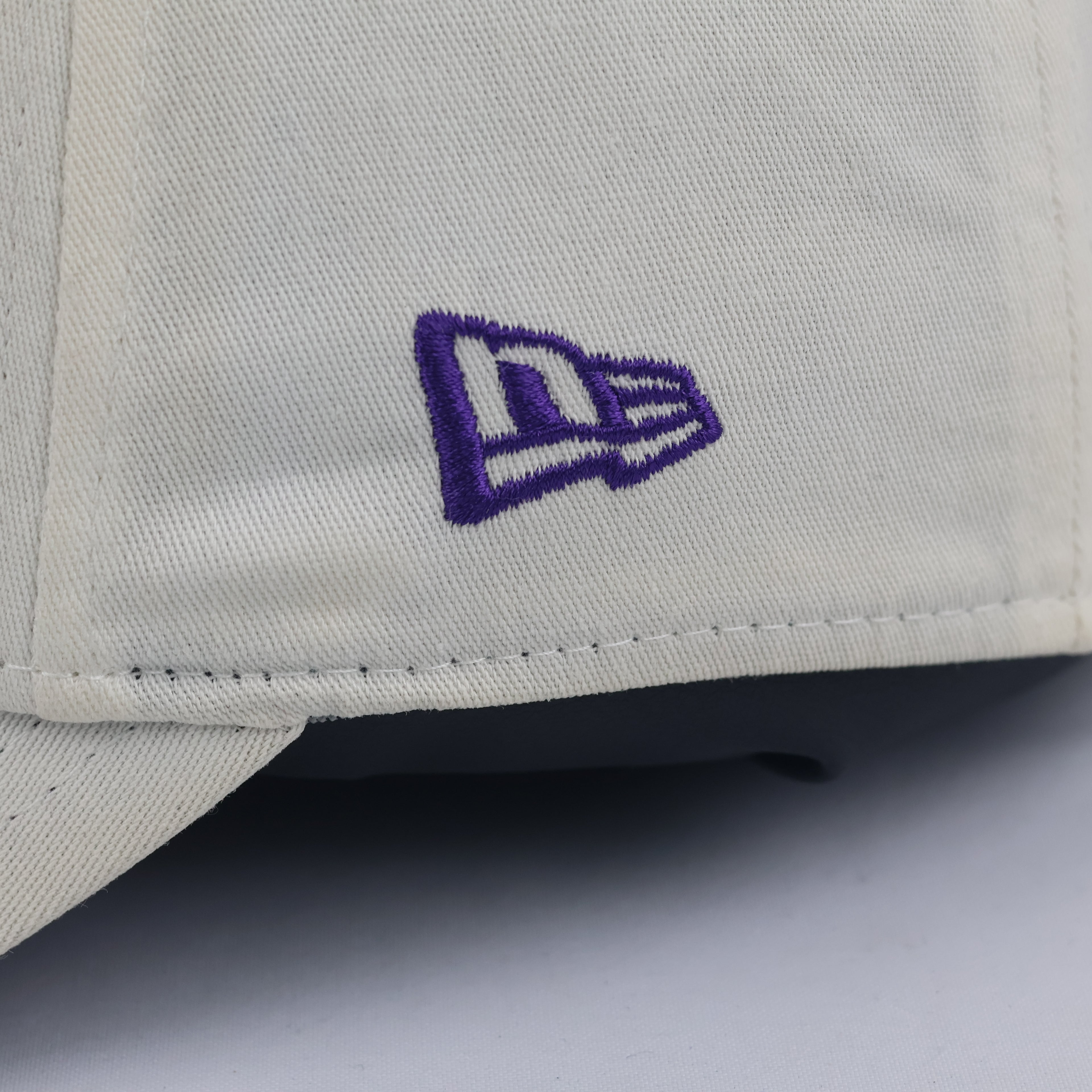 Classic New Era LA Lakers 9FIFTY Cap - Off-White Thrifted Cream & Purple Snapback