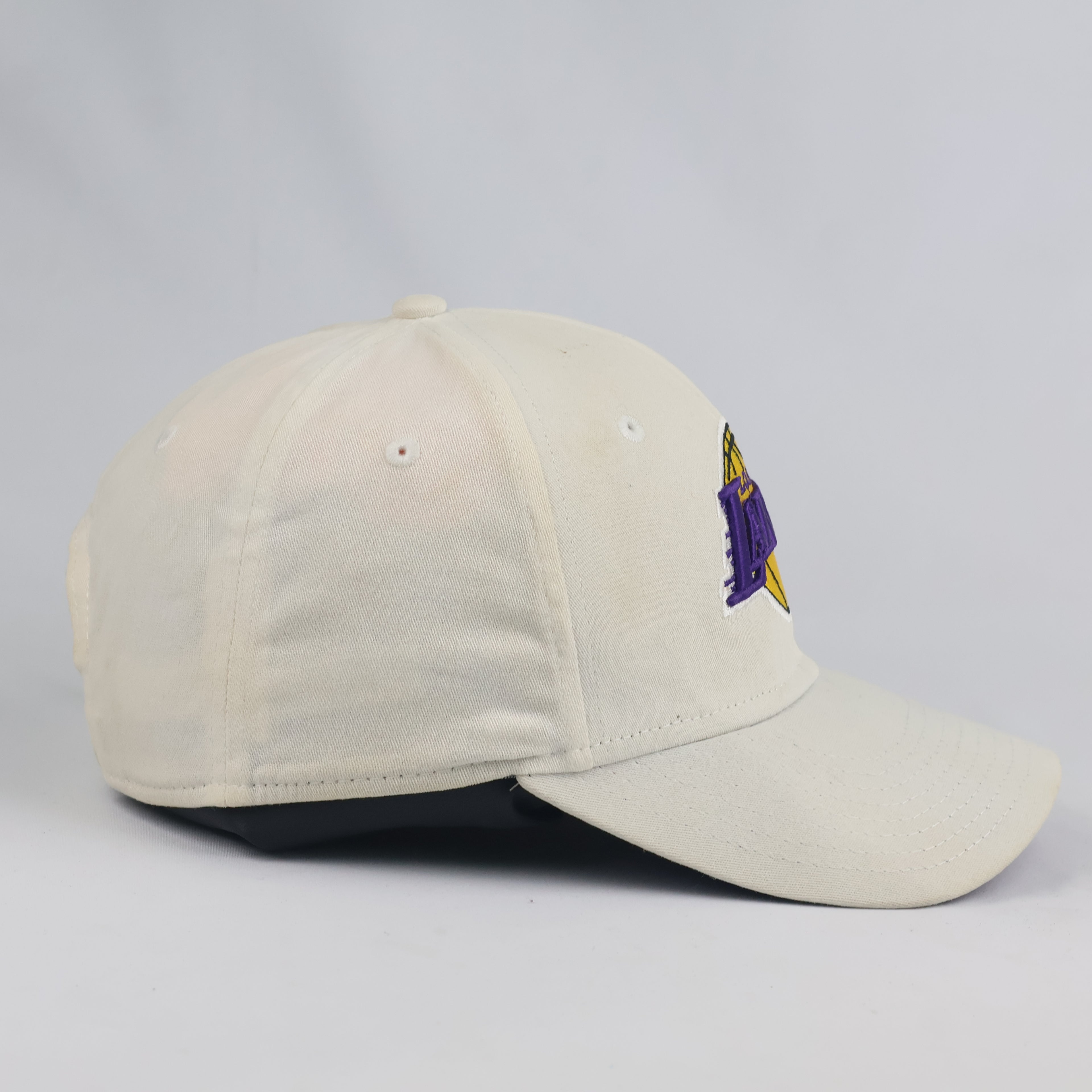 Classic New Era LA Lakers 9FIFTY Cap - Off-White Thrifted Cream & Purple Snapback