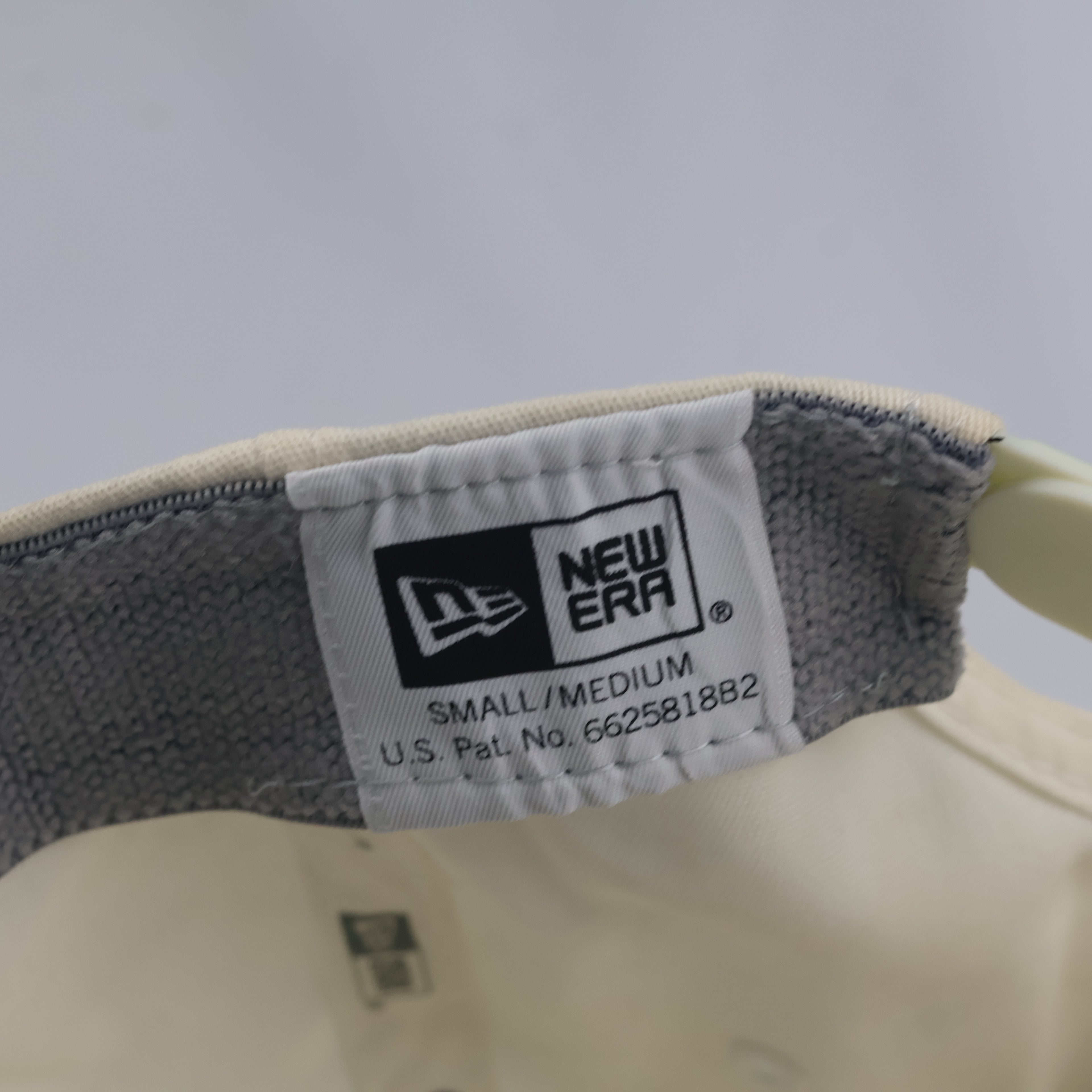 Classic New Era LA Lakers 9FIFTY Cap - Off-White Thrifted Cream & Purple Snapback