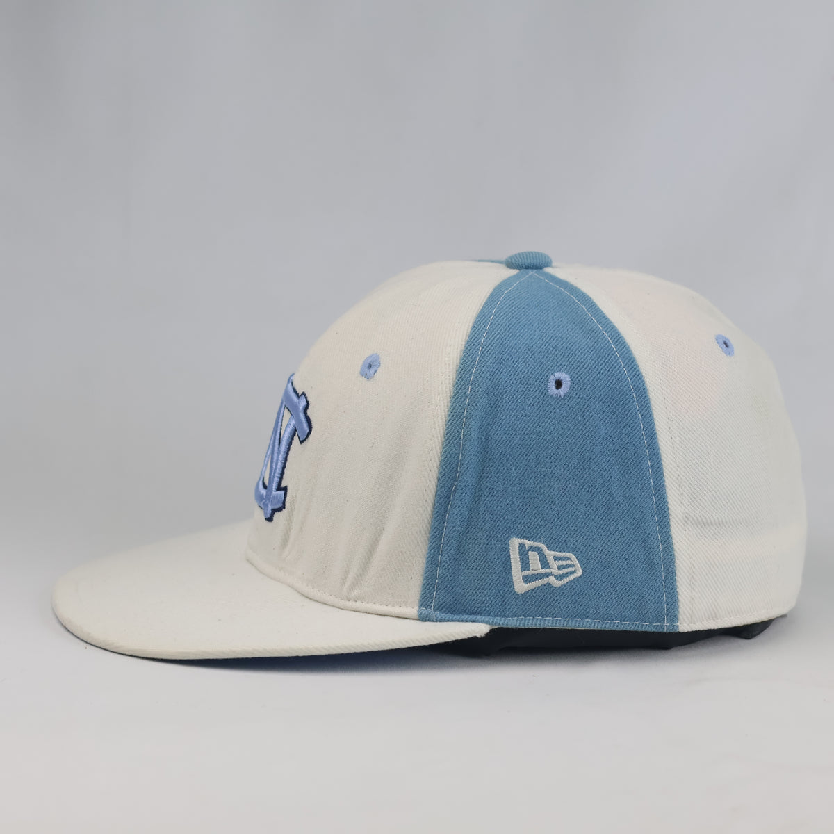 Thrifted New Era North Carolina Tar Heels Off-White & Carolina Blue Fitted Cap | 10787