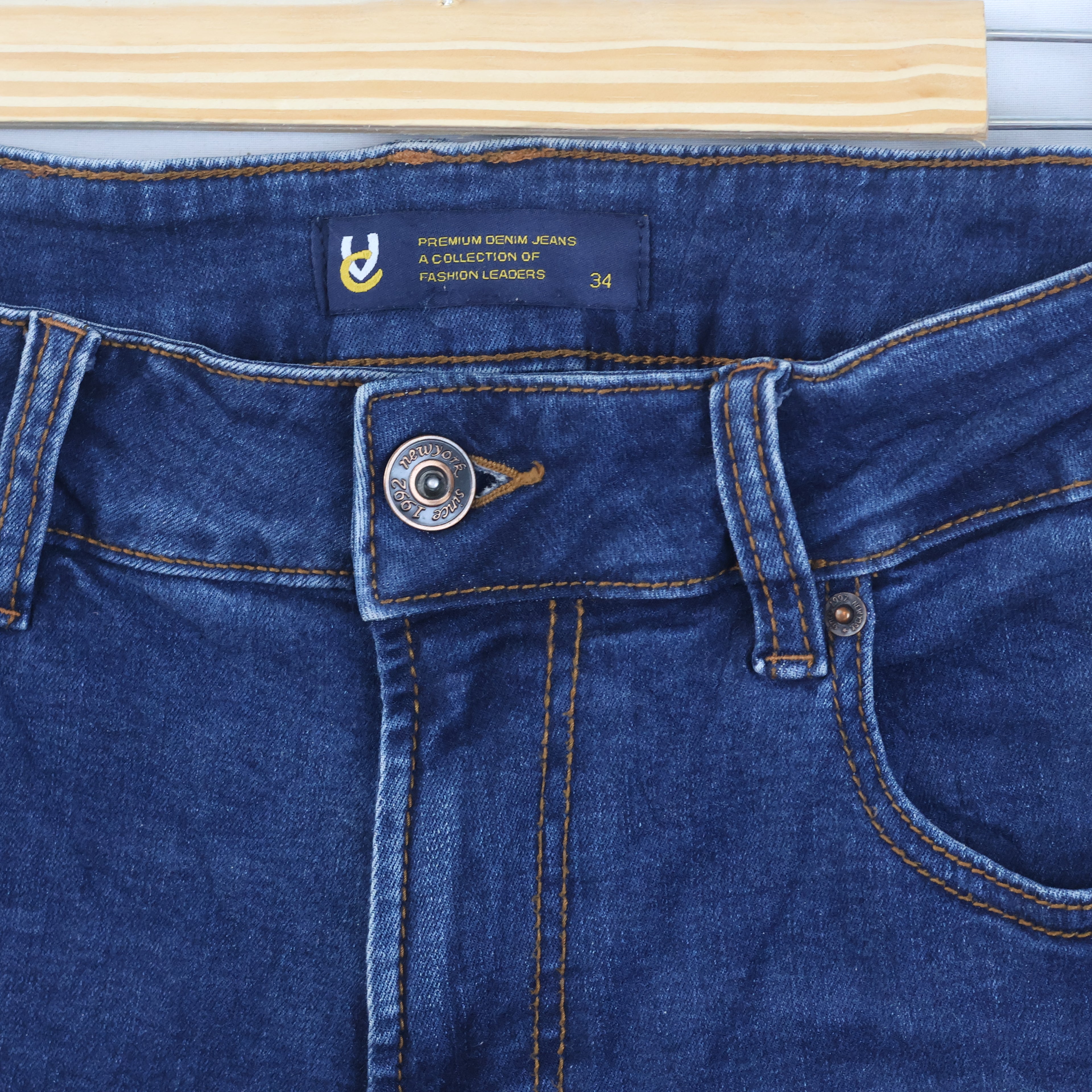 Thrifted UC Collection of Fashion Leaders Men's Blue Jeans 34 Waist/ J1033
