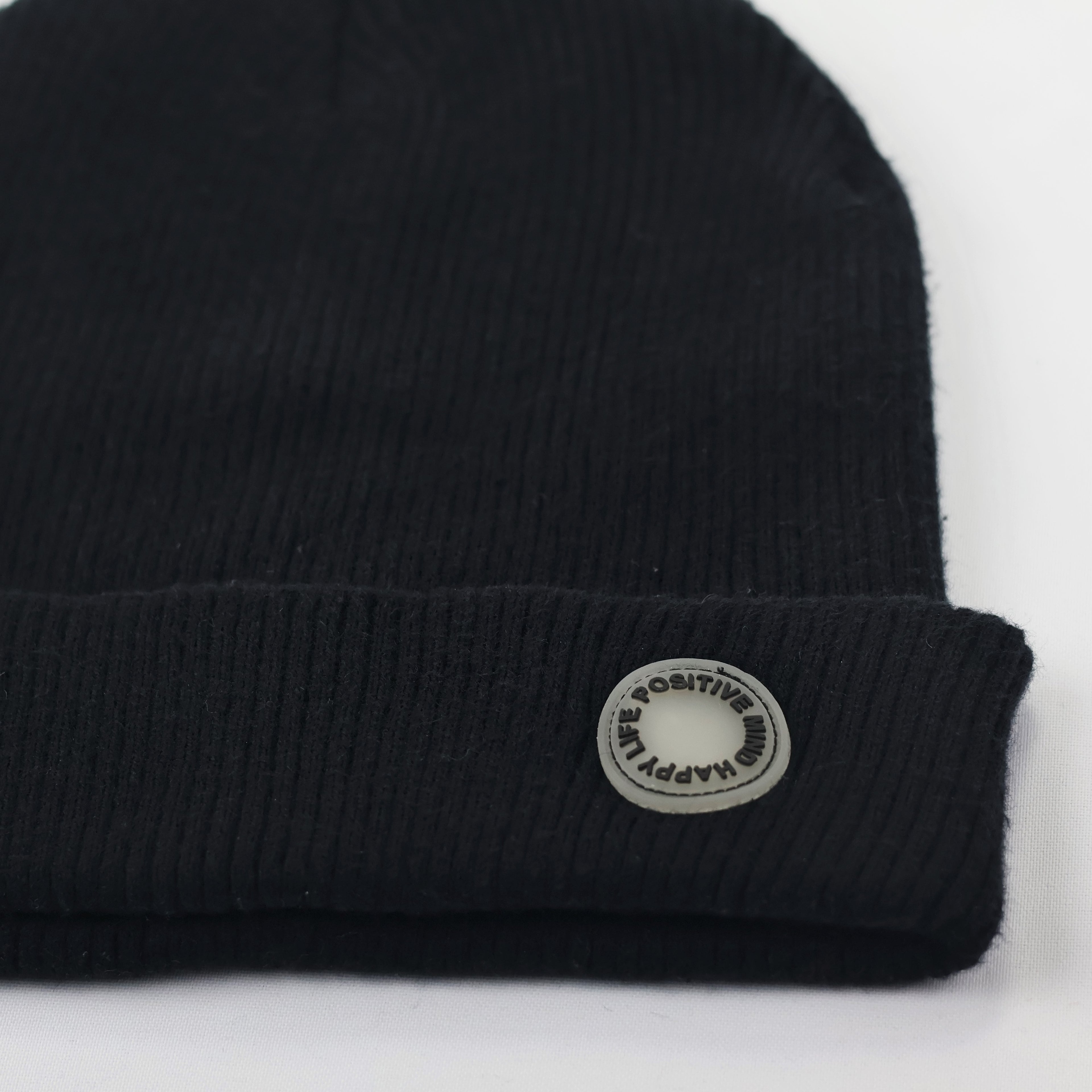 Zara Men’s Black Ribbed Thrifted Beanie – Minimalist Knit Winter Cap