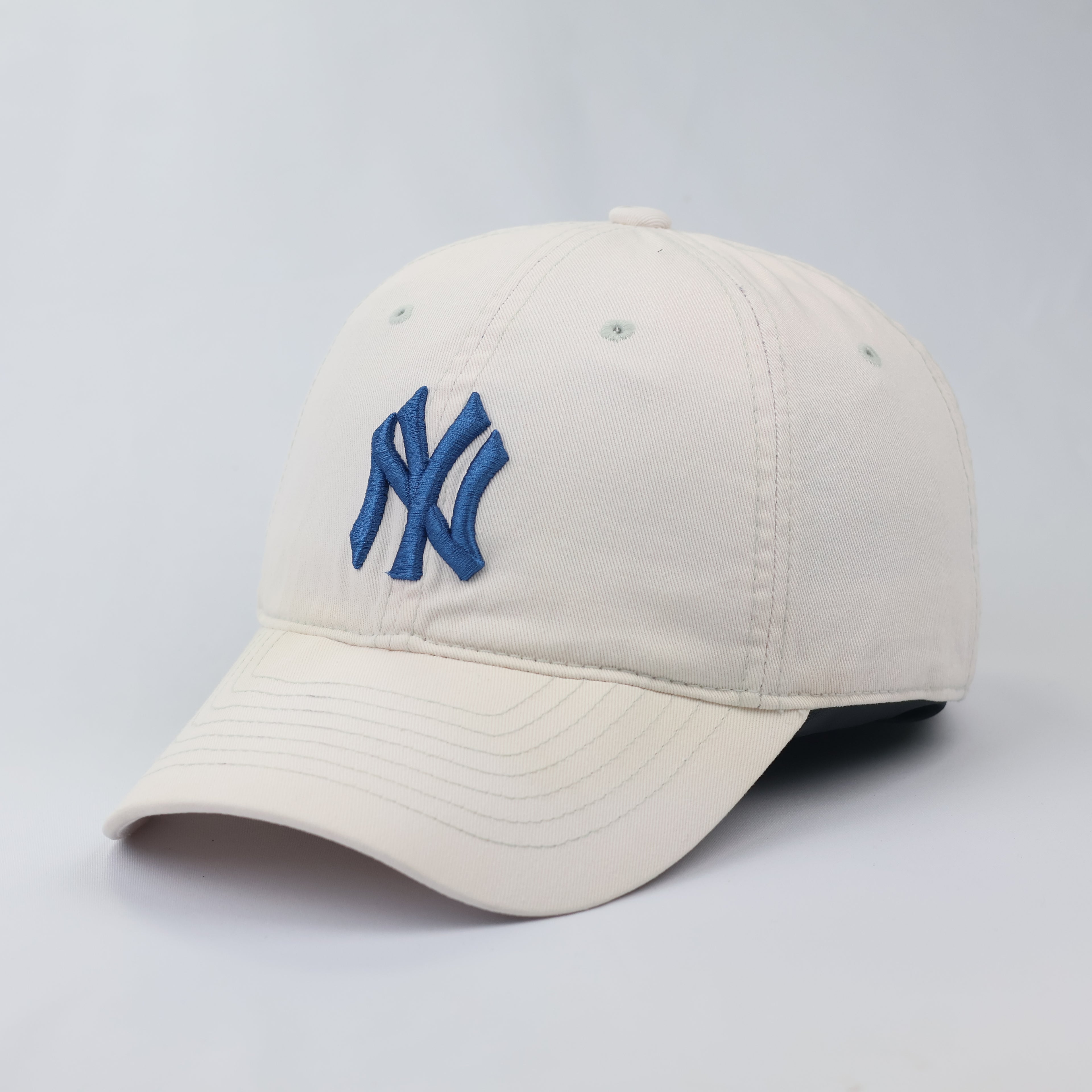 MLB New York Yankees Curved Brim Thrifted Cap - Off-White/Blue
