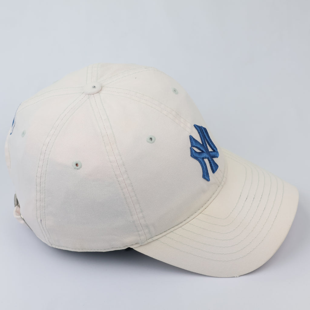 MLB New York Yankees Curved Brim Thrifted Cap - Off-White/Blue