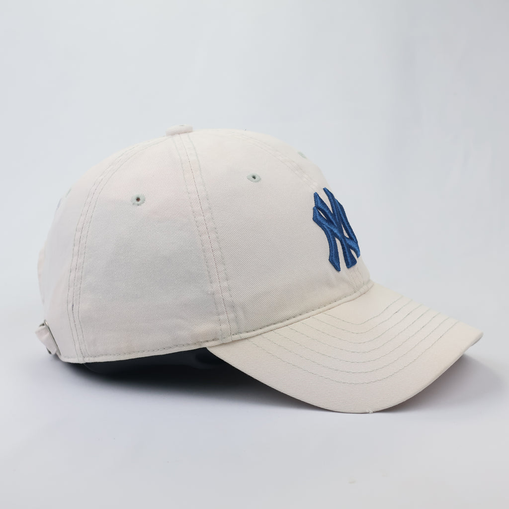 MLB New York Yankees Curved Brim Thrifted Cap - Off-White/Blue