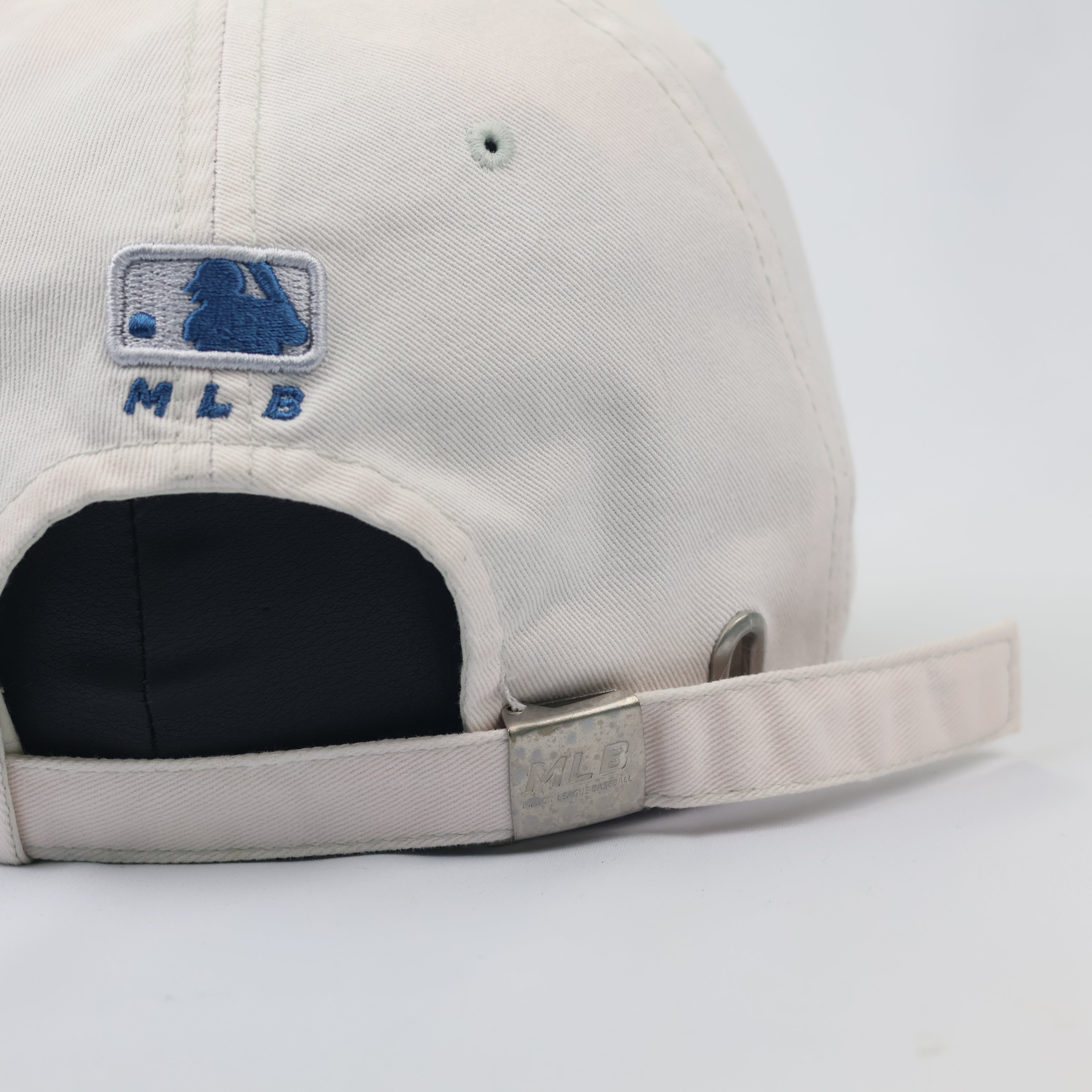 MLB New York Yankees Curved Brim Thrifted Cap - Off-White/Blue