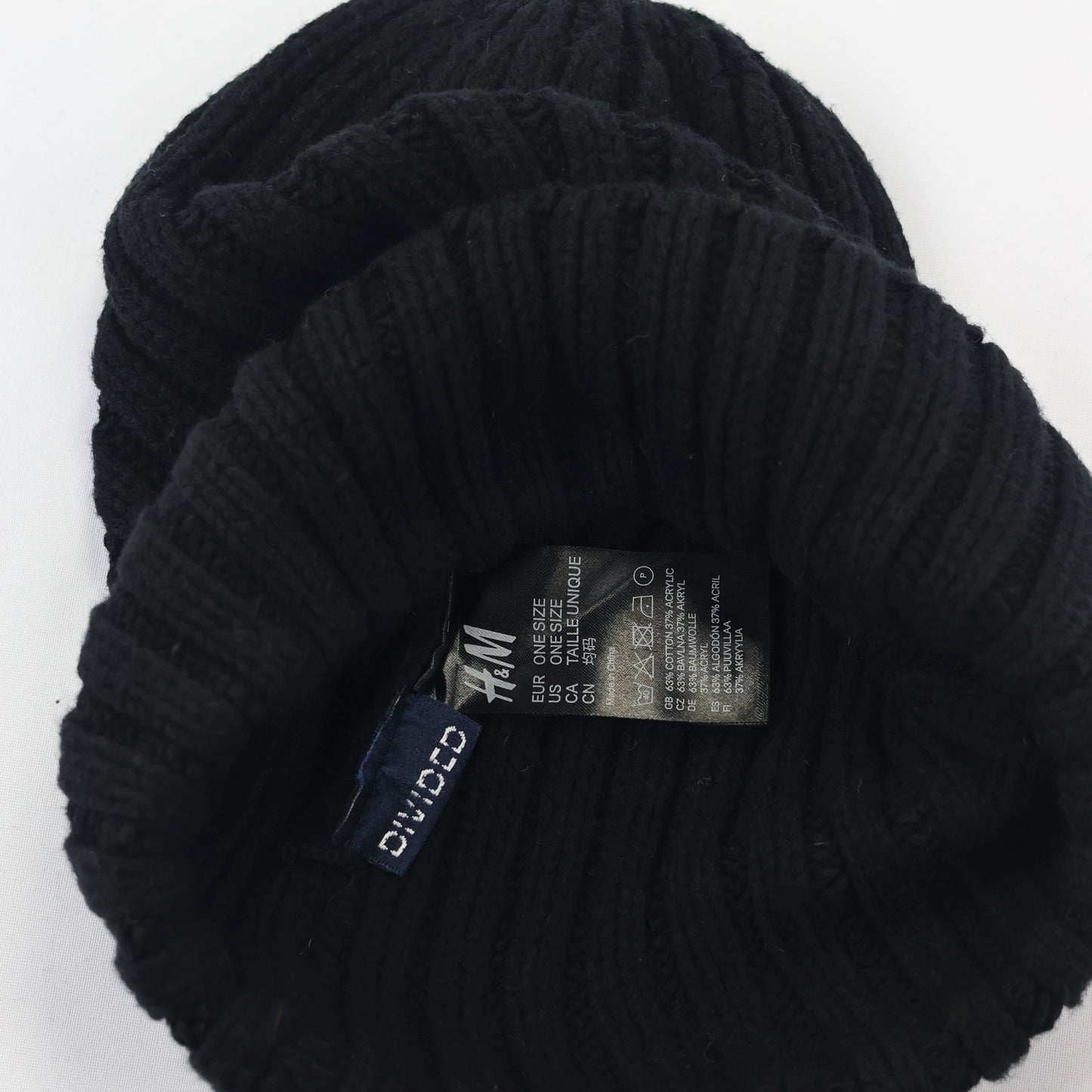 H&M Divided Black Ribbed Thrifted Beanie – Classic Urban Streetwear Winter Hat