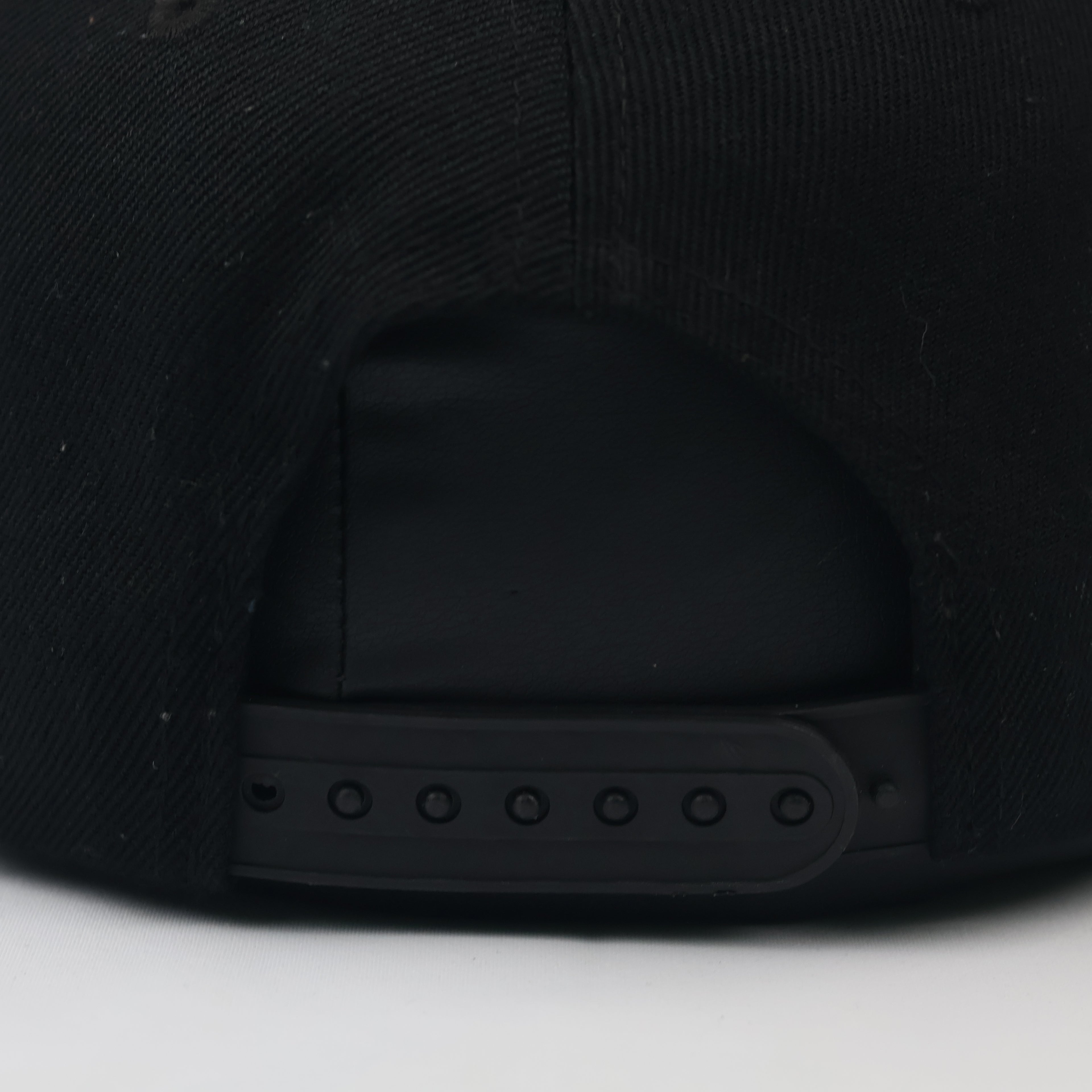 Paragliding Graphic Black Snapback Cap - Beechfield Vintage
