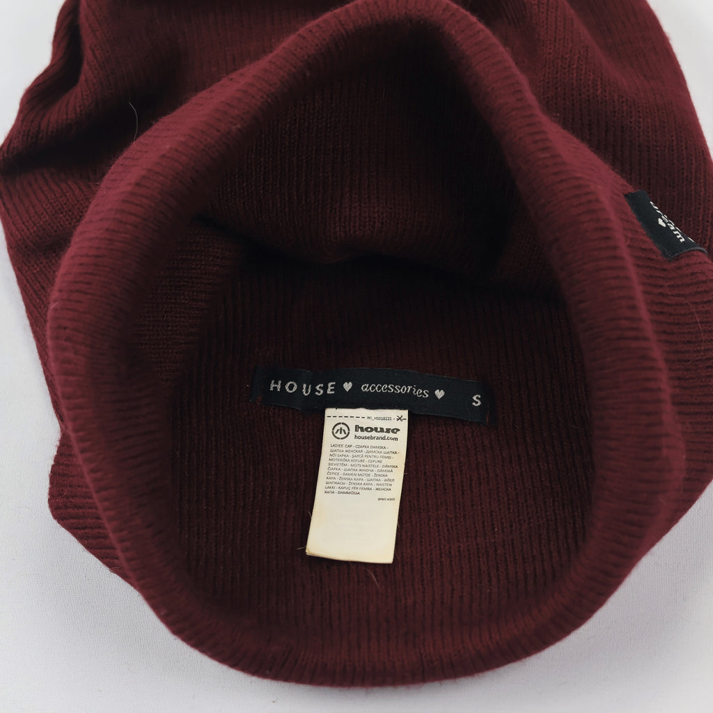 House Accessories Black Ribbed Thrifted Beanie – Minimalist Logo Patch Winter Hat