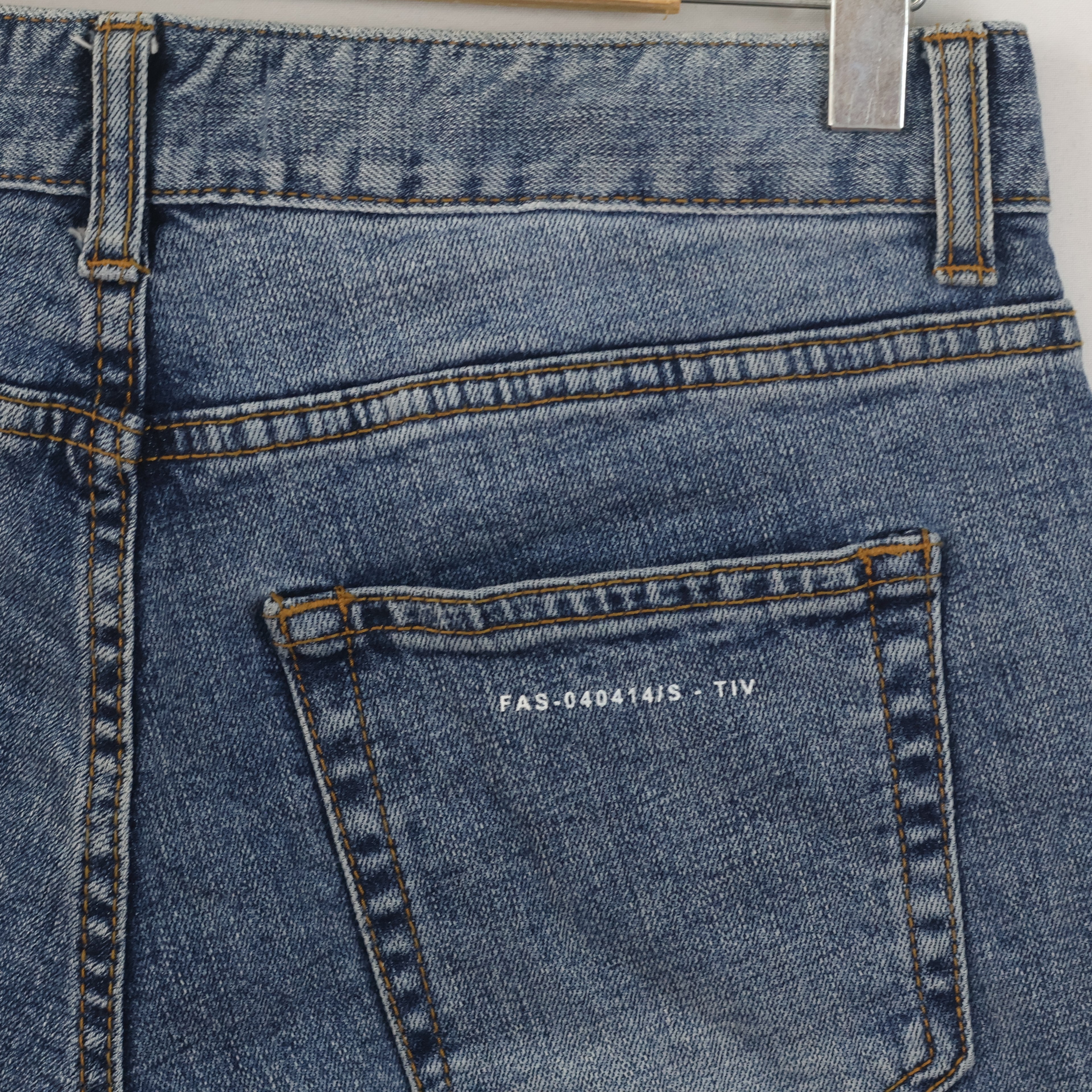 Thrifted Fatalism Men's Blue Straight Leg Denim Jeans 32 Waist/ J1025