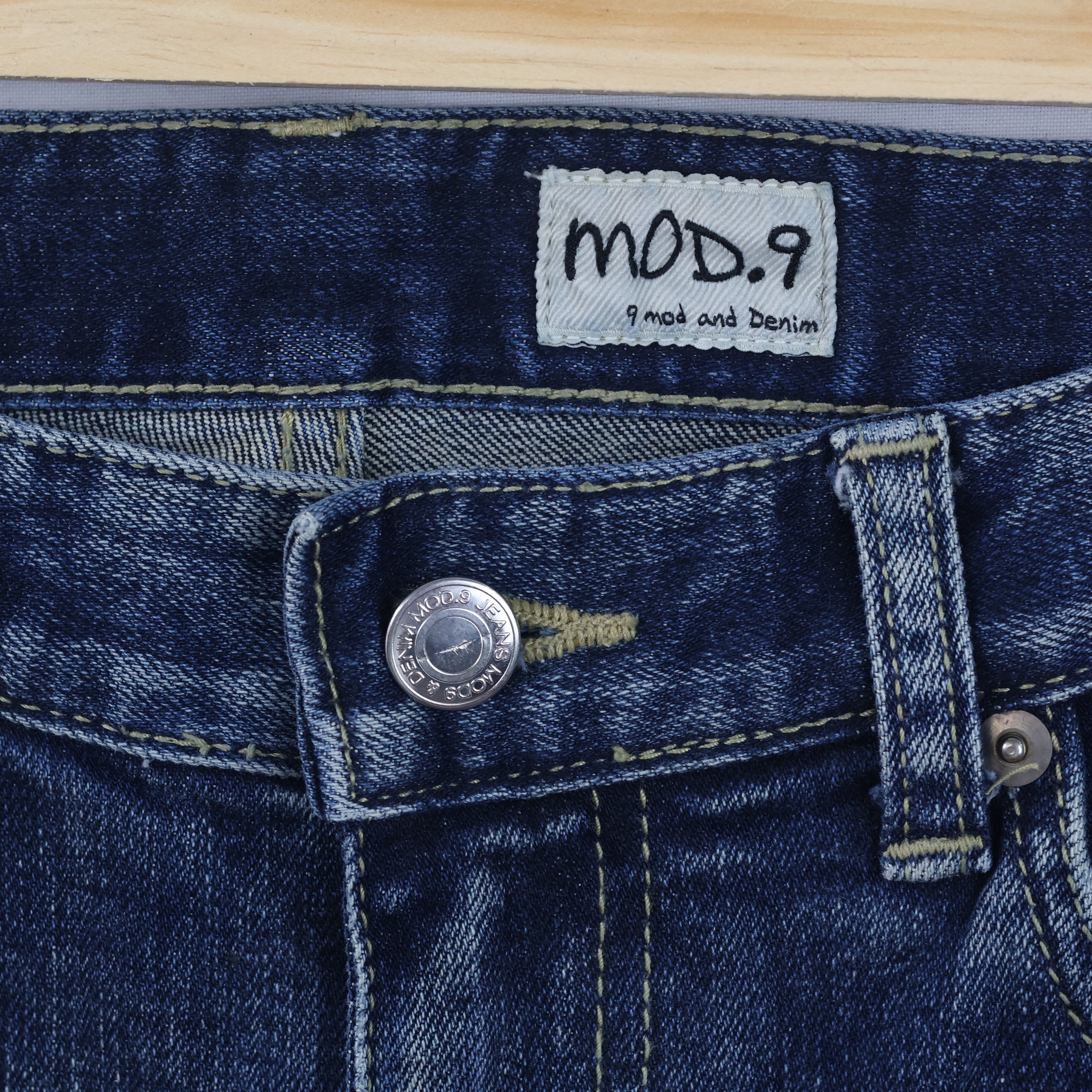 Vintage MOD.9 Men's Medium Wash Thrifted Denim Jeans 30 Waist/ J1043
