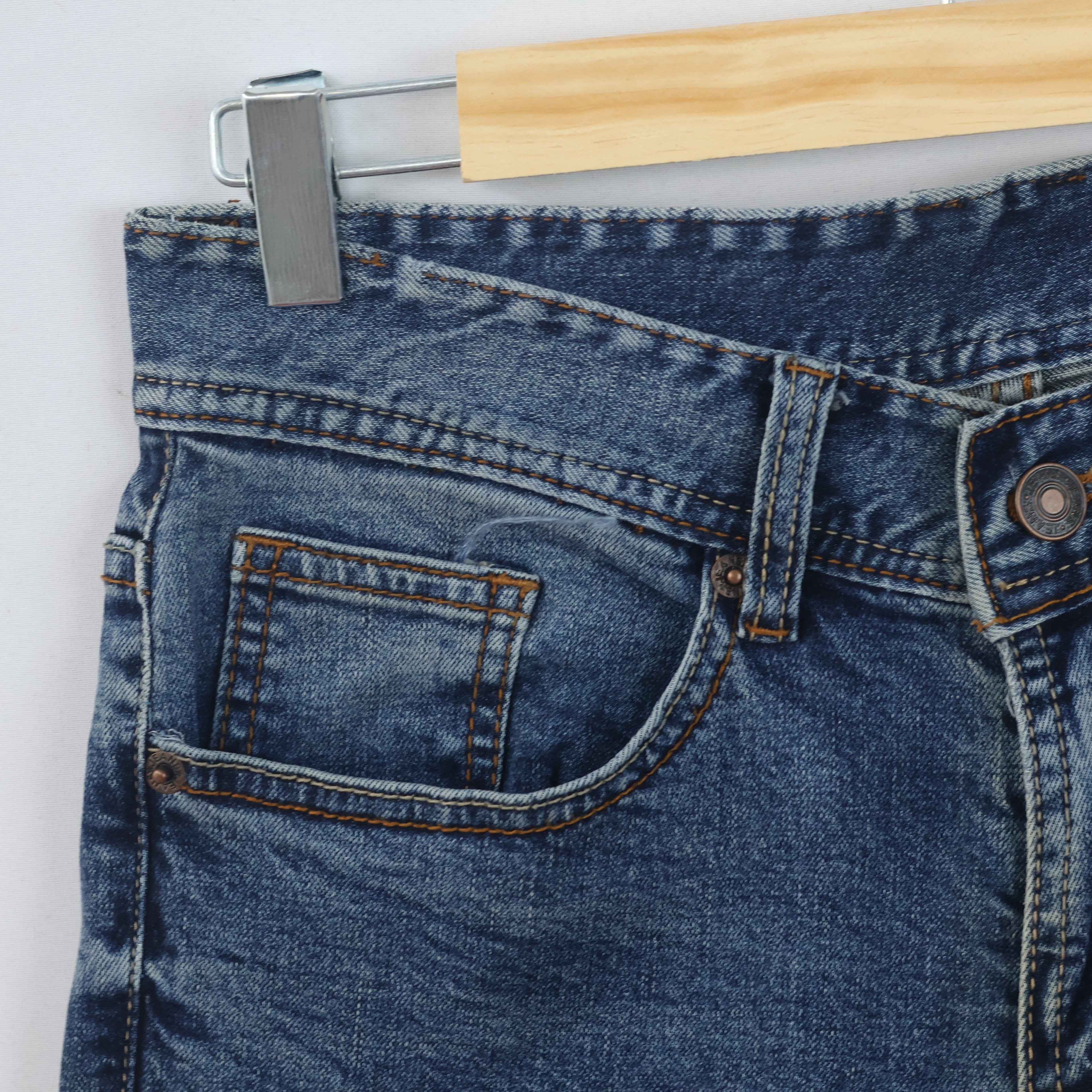 Thrifted Men's Ripped Blue Slim Fit Denim Jeans 28 Waist/ J1041