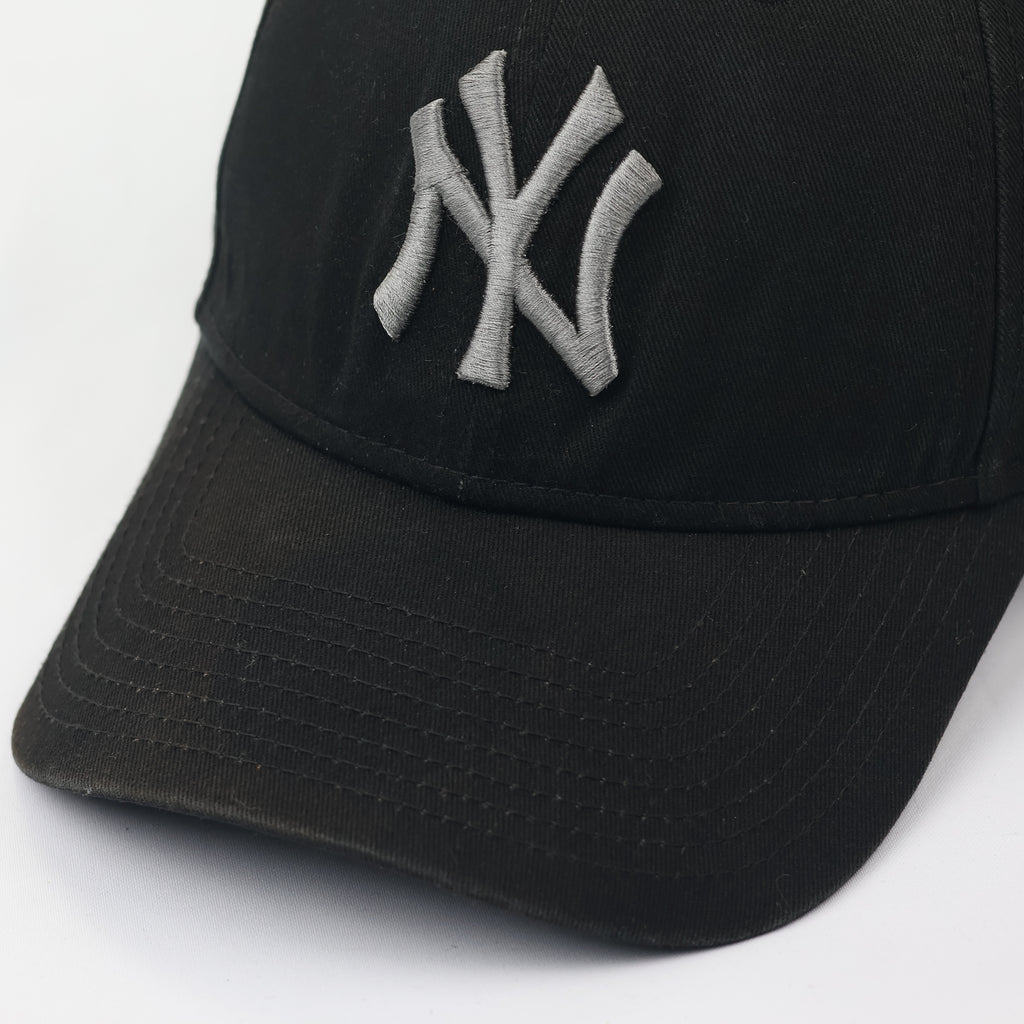 New Era 9FORTY NY Yankees Adjustable Thrifted Cap - Black & Grey