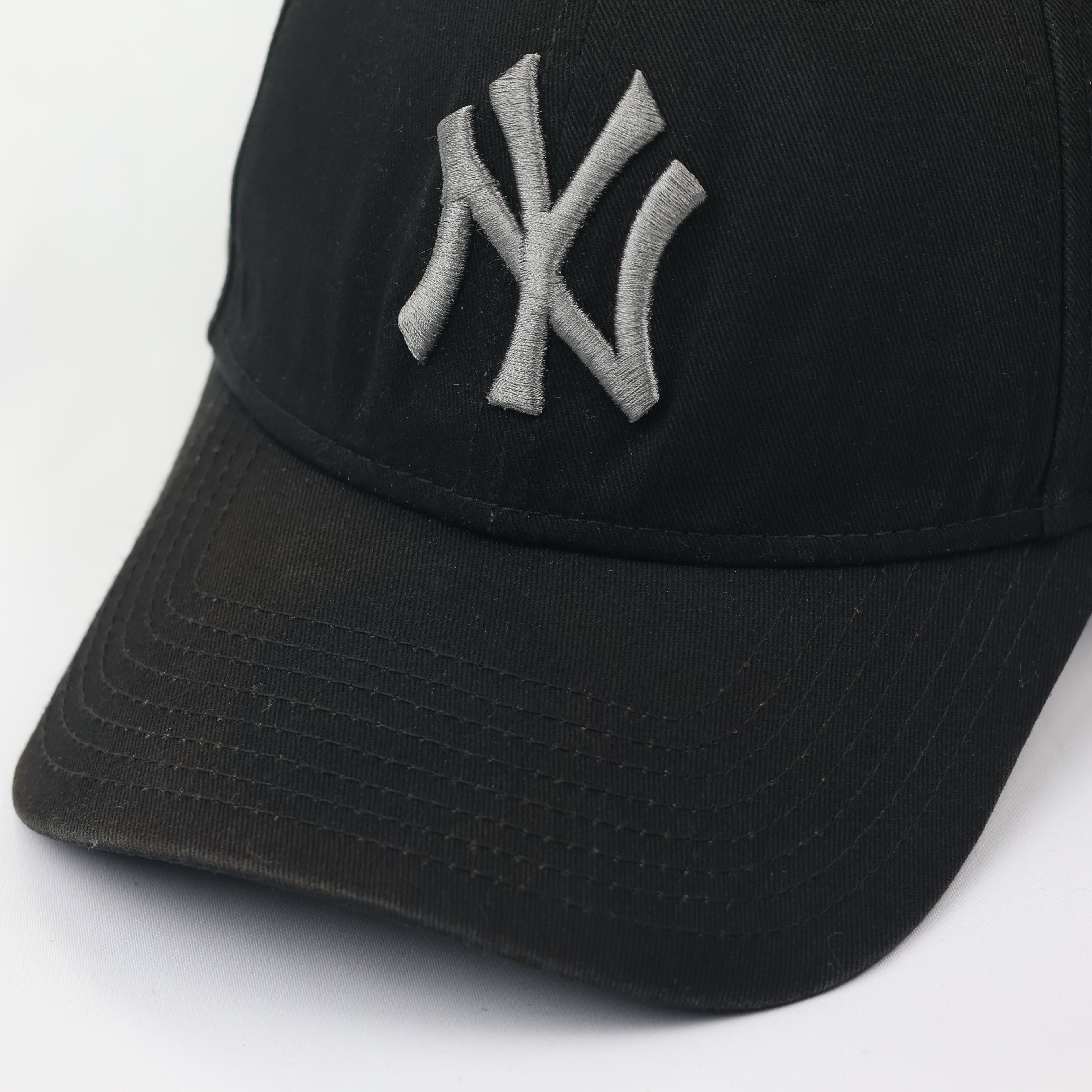 New Era 9FORTY NY Yankees Adjustable Thrifted Cap - Black & Grey