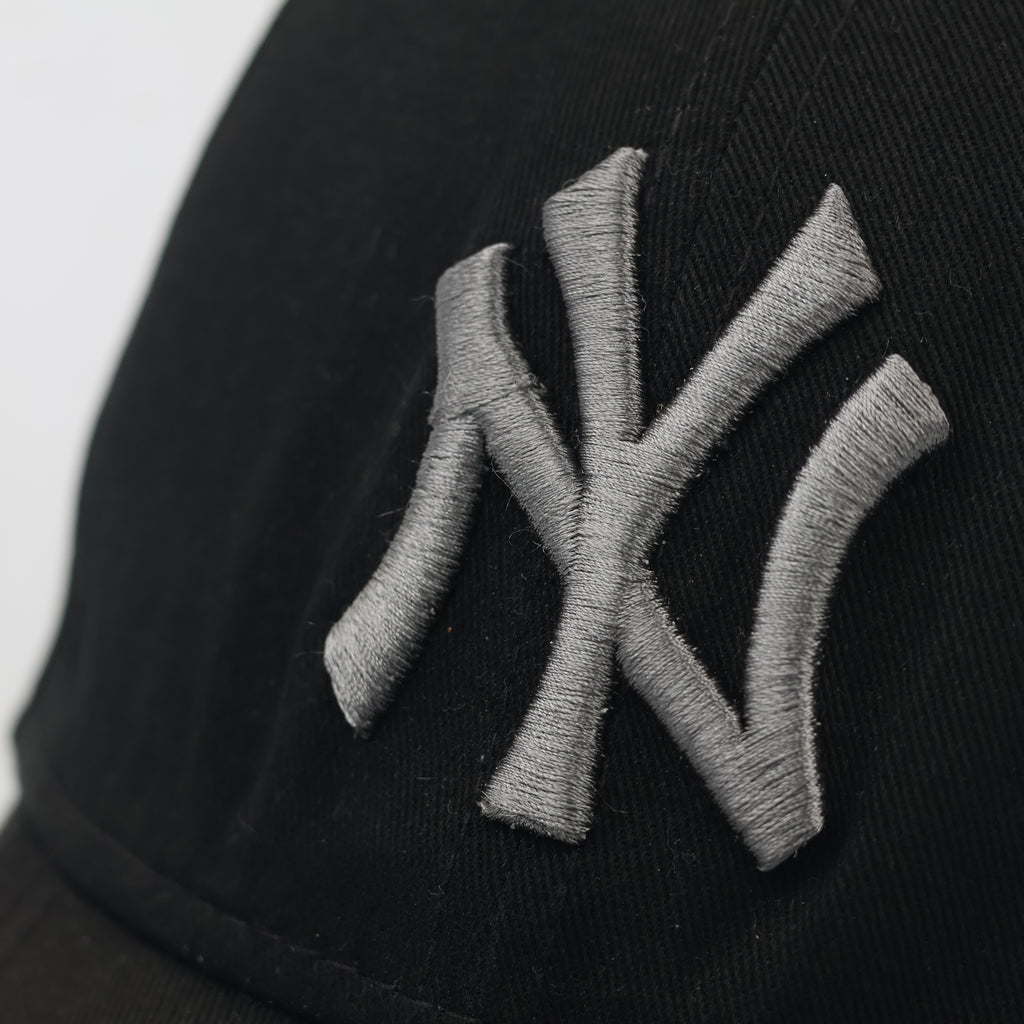 New Era 9FORTY NY Yankees Adjustable Thrifted Cap - Black & Grey