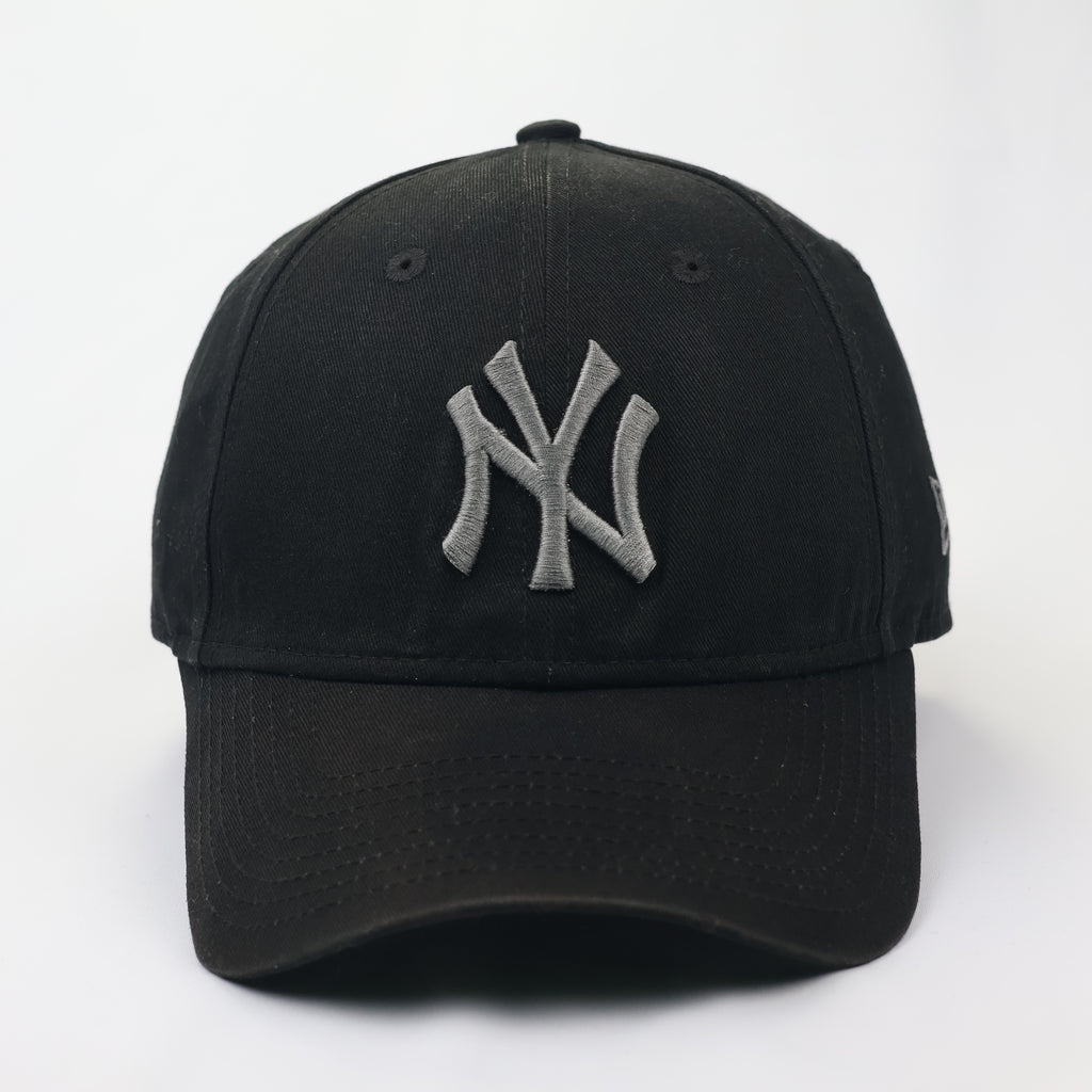 New Era 9FORTY NY Yankees Adjustable Thrifted Cap - Black & Grey