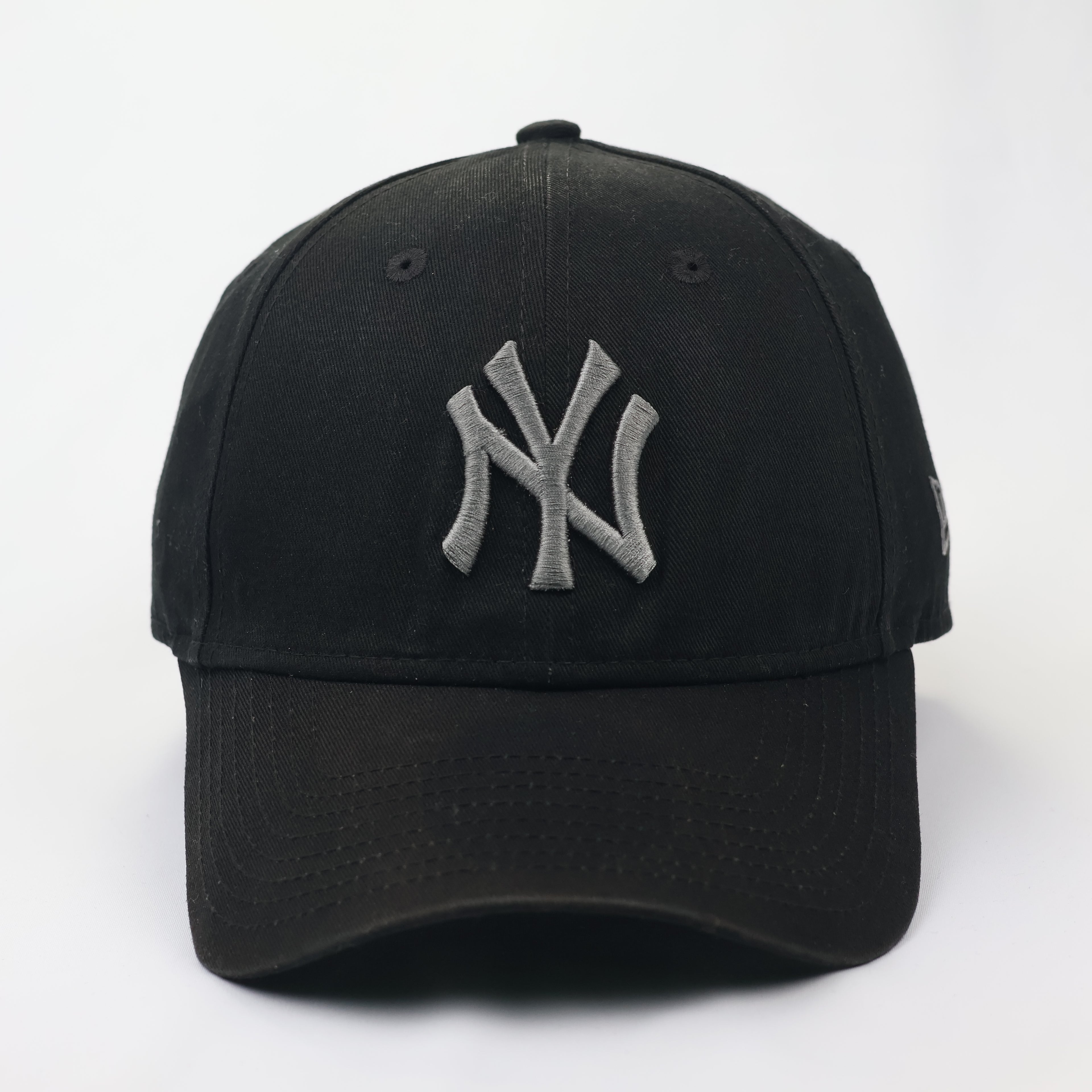 New Era 9FORTY NY Yankees Adjustable Thrifted Cap - Black & Grey
