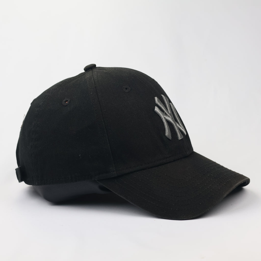 New Era 9FORTY NY Yankees Adjustable Thrifted Cap - Black & Grey