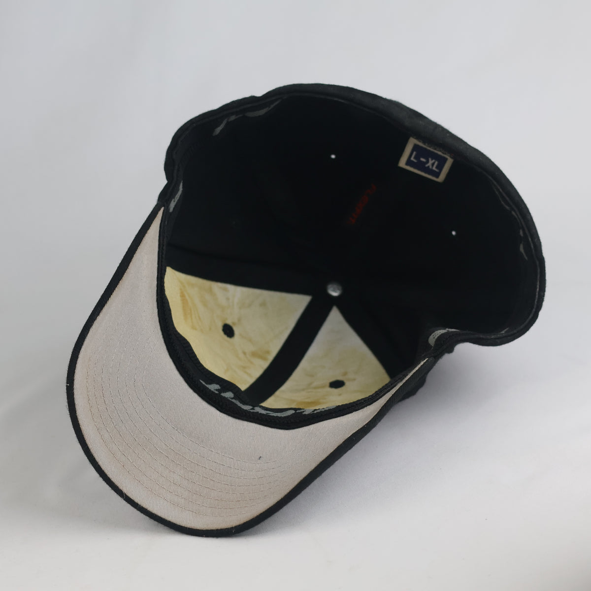 Thrifted Plain Black Flexfit Closed Back Curved Brim Cap| 10826