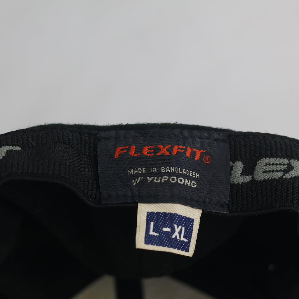 Thrifted Plain Black Flexfit Closed Back Curved Brim Cap| 10826