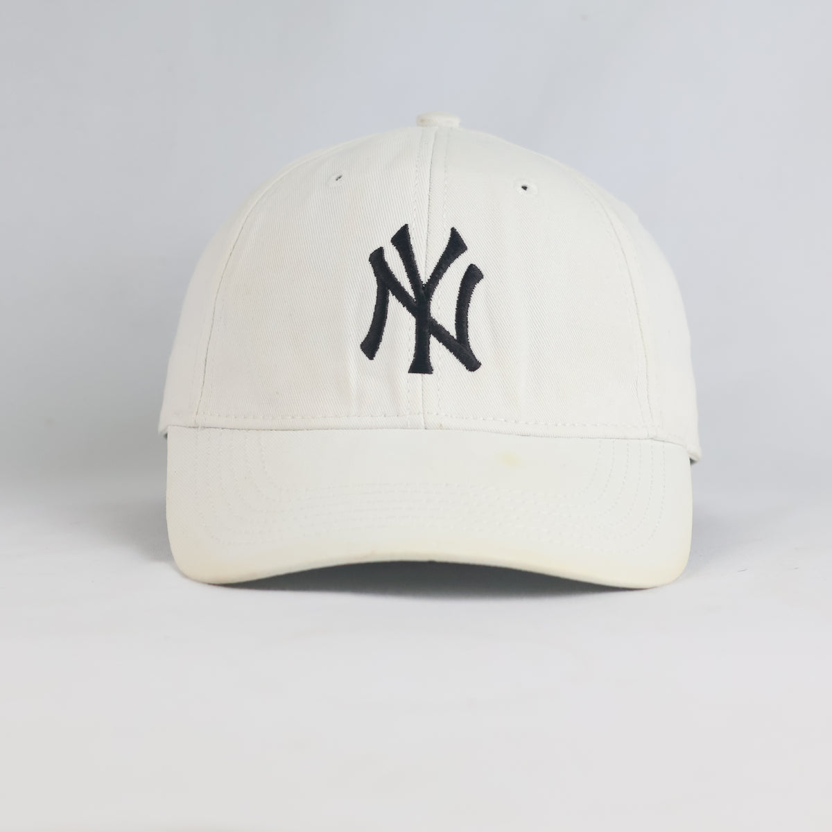 Thrifted New York Yankees Embroidered Cotton Strapback Cap (Size 57–58 cm) | 10834