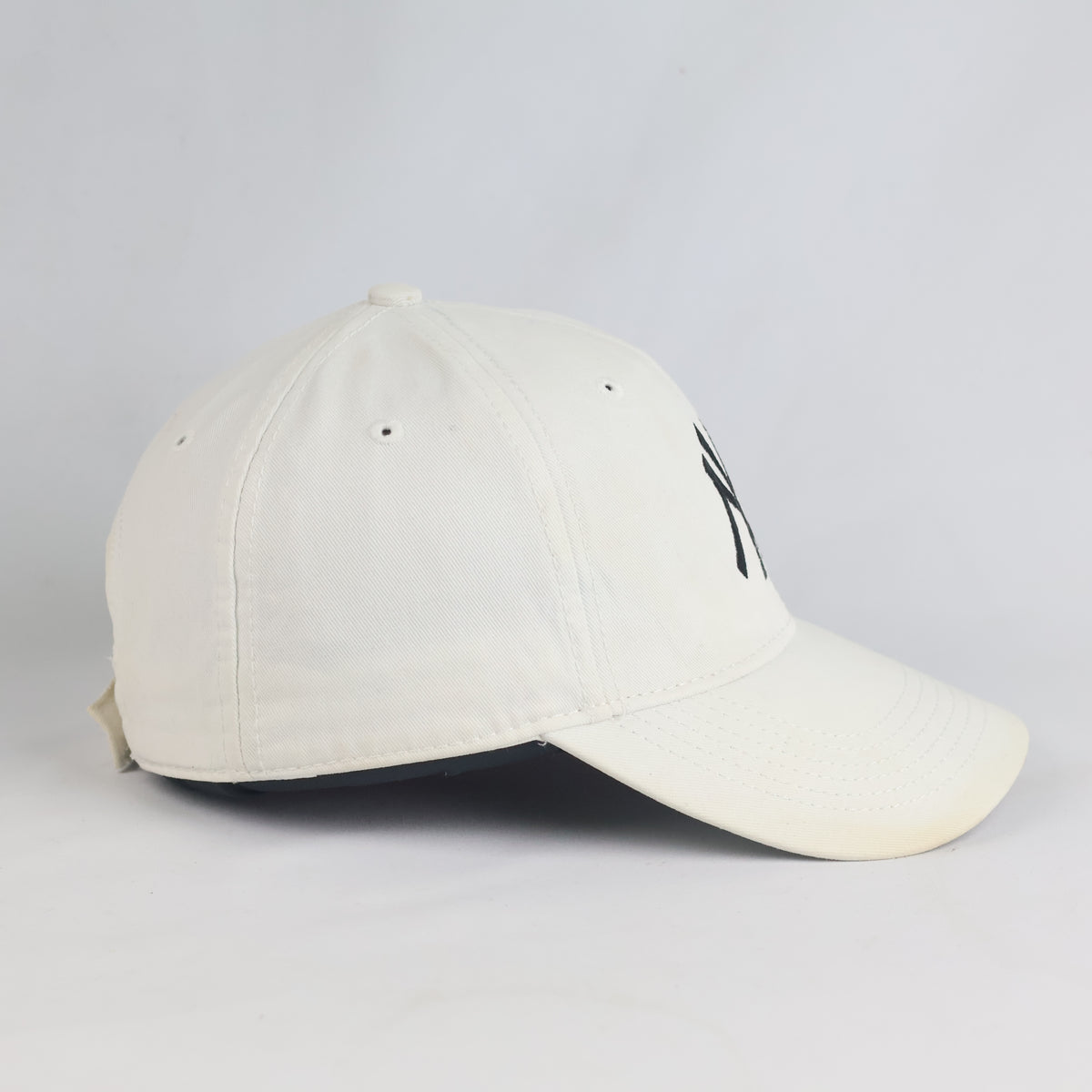 Thrifted New York Yankees Embroidered Cotton Strapback Cap (Size 57–58 cm) | 10834