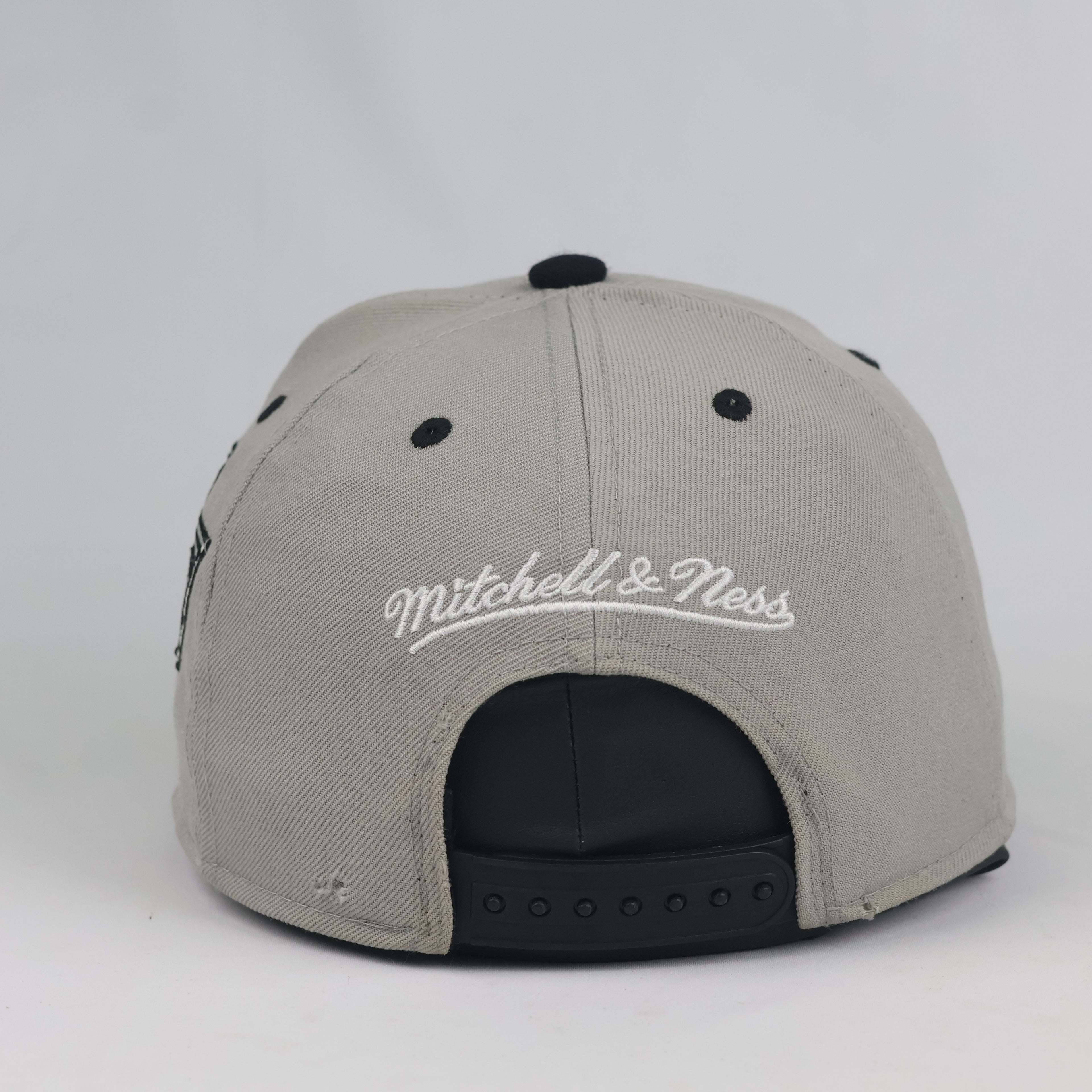 Vintage Mitchell & Ness LA Kings Snapback Hat | Thrifted Grey Black NHL Hockey Cap