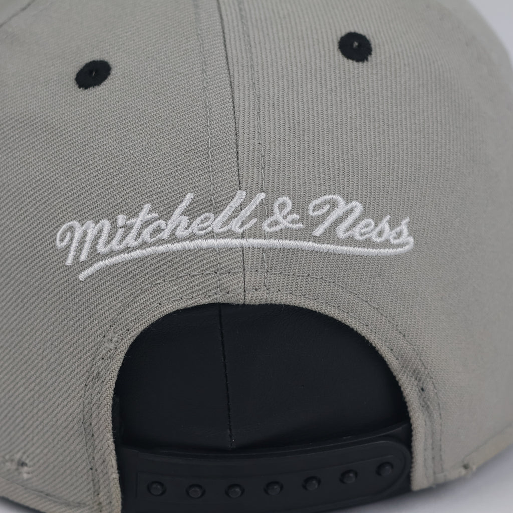 Vintage Mitchell & Ness LA Kings Snapback Hat | Thrifted Grey Black NHL Hockey Cap