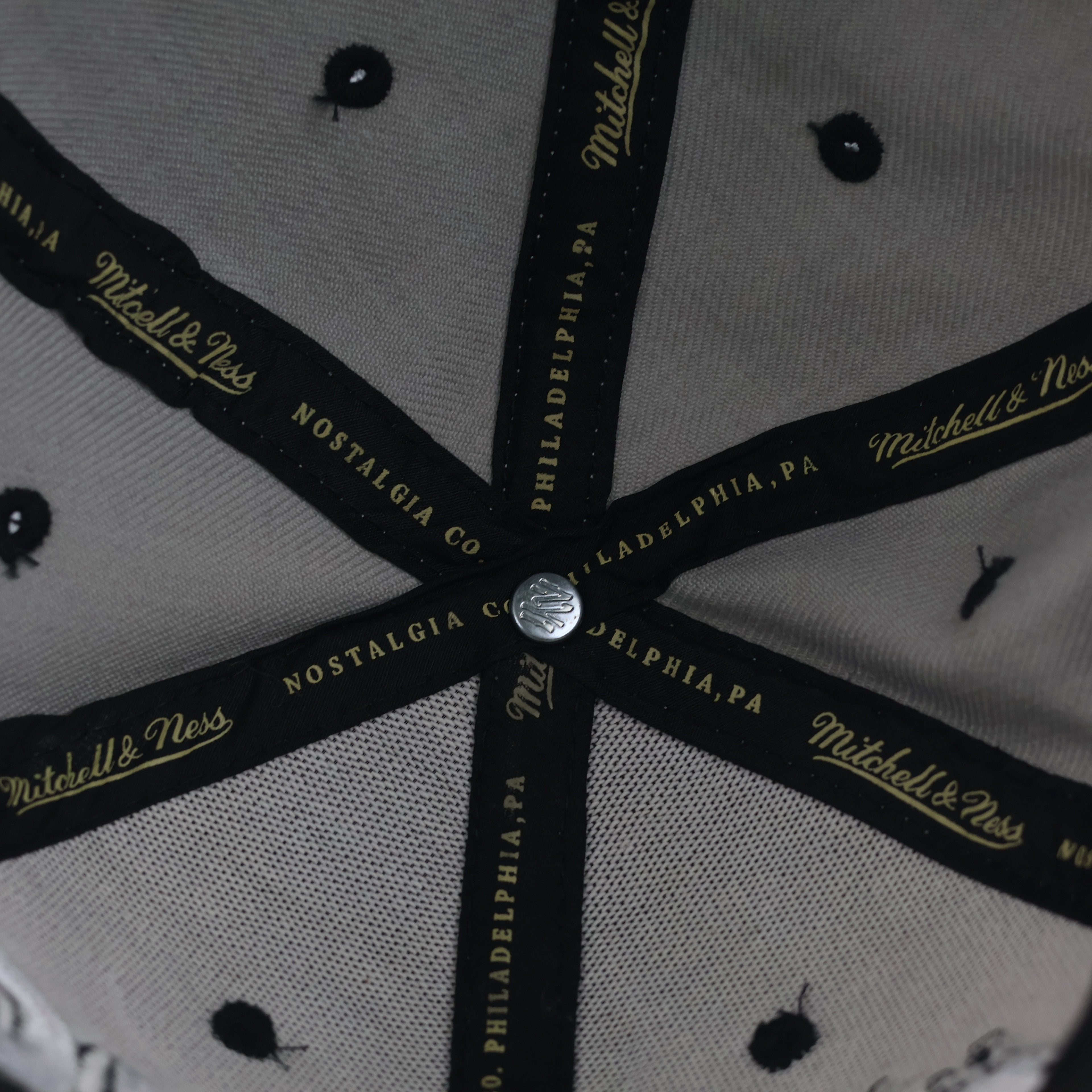 Vintage Mitchell & Ness LA Kings Snapback Hat | Thrifted Grey Black NHL Hockey Cap