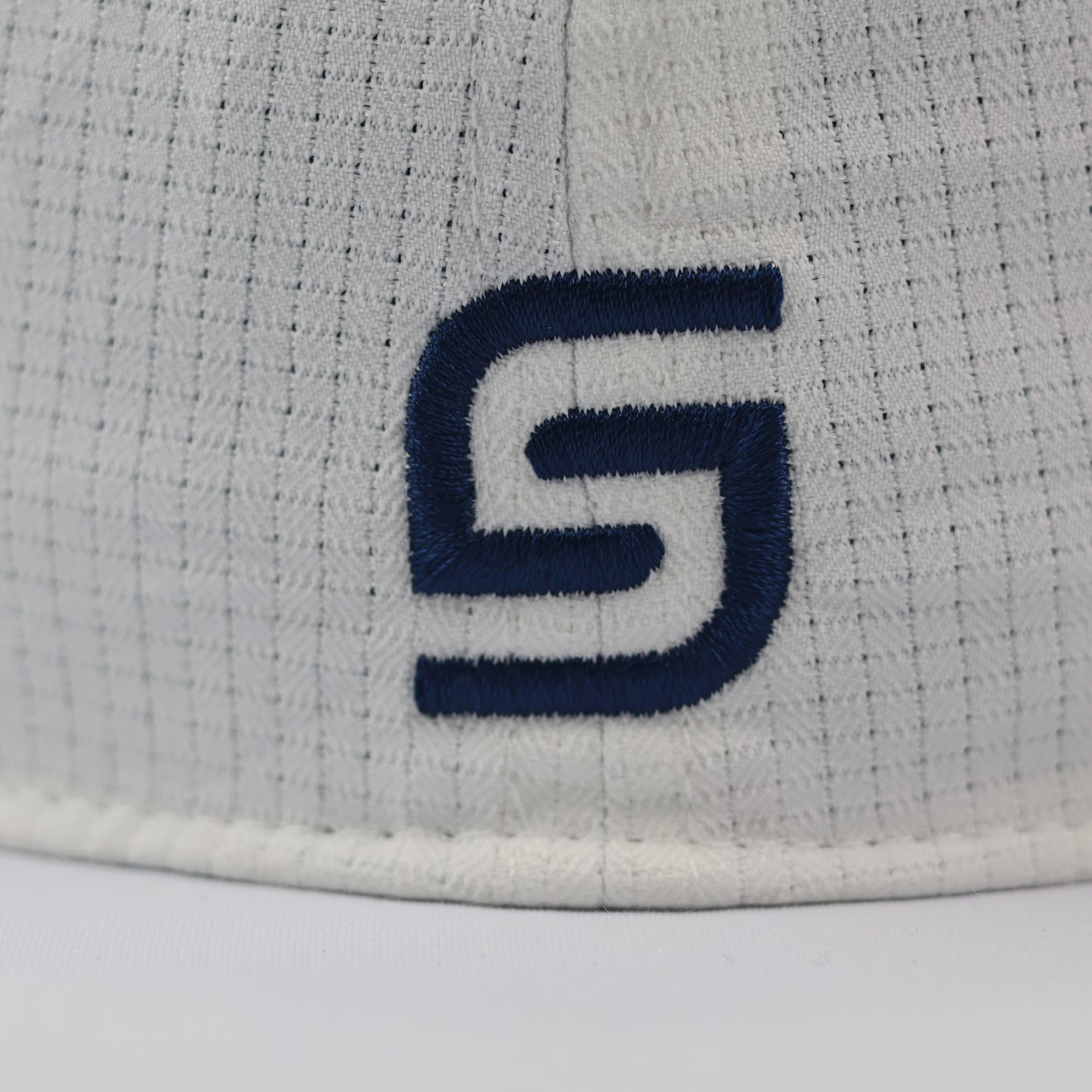 Under Armour Golf ArmourVent™ Performance Thrifted Cap - Breathable White Sport Hat