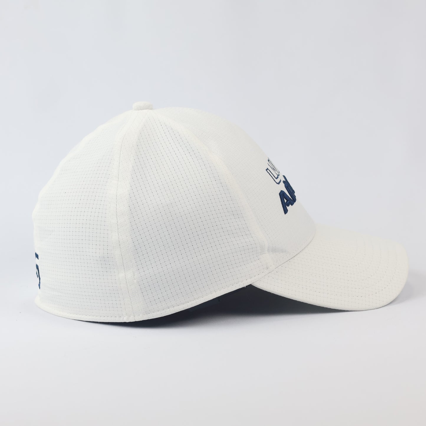 Under Armour Golf ArmourVent™ Performance Thrifted Cap - Breathable White Sport Hat