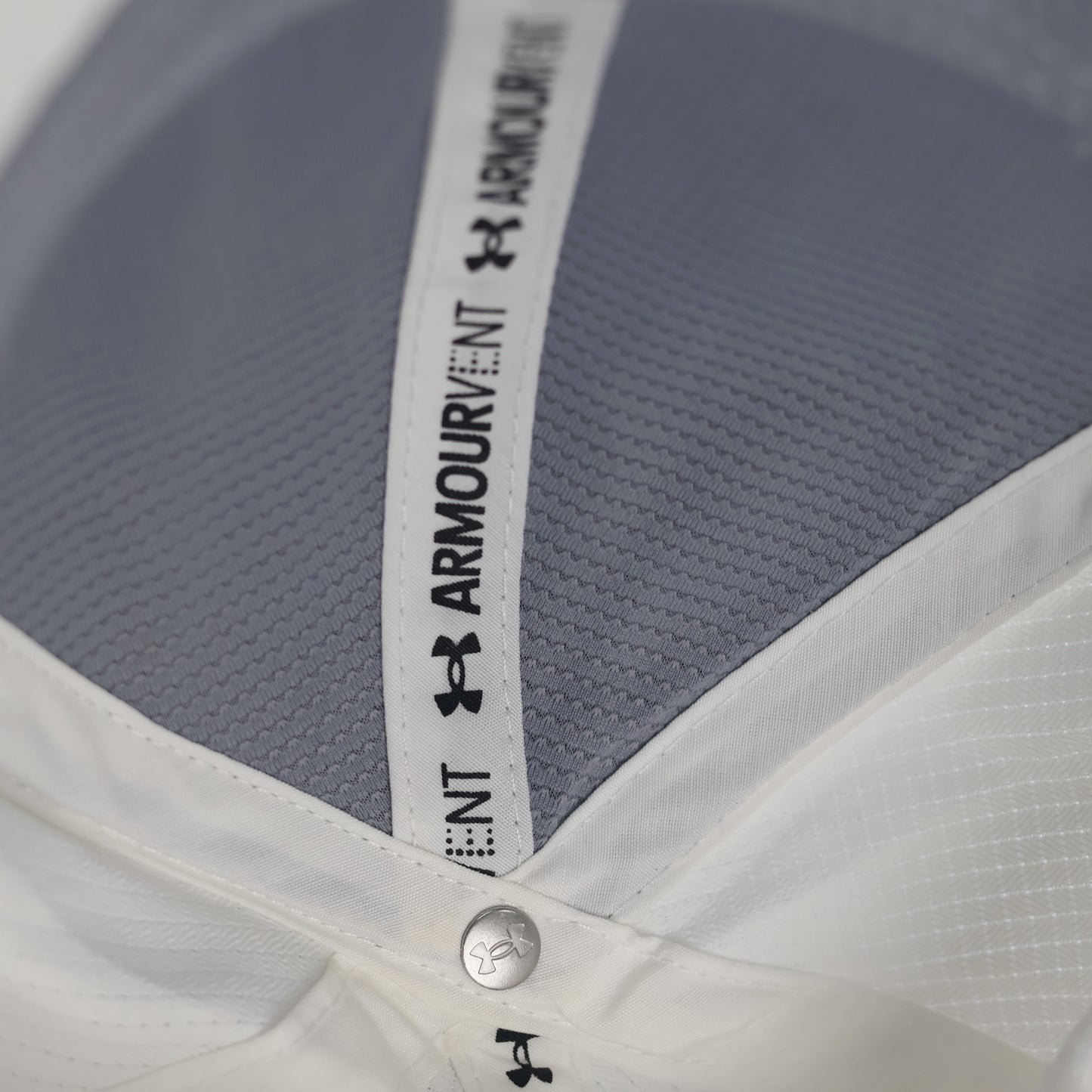 Under Armour Golf ArmourVent™ Performance Thrifted Cap - Breathable White Sport Hat