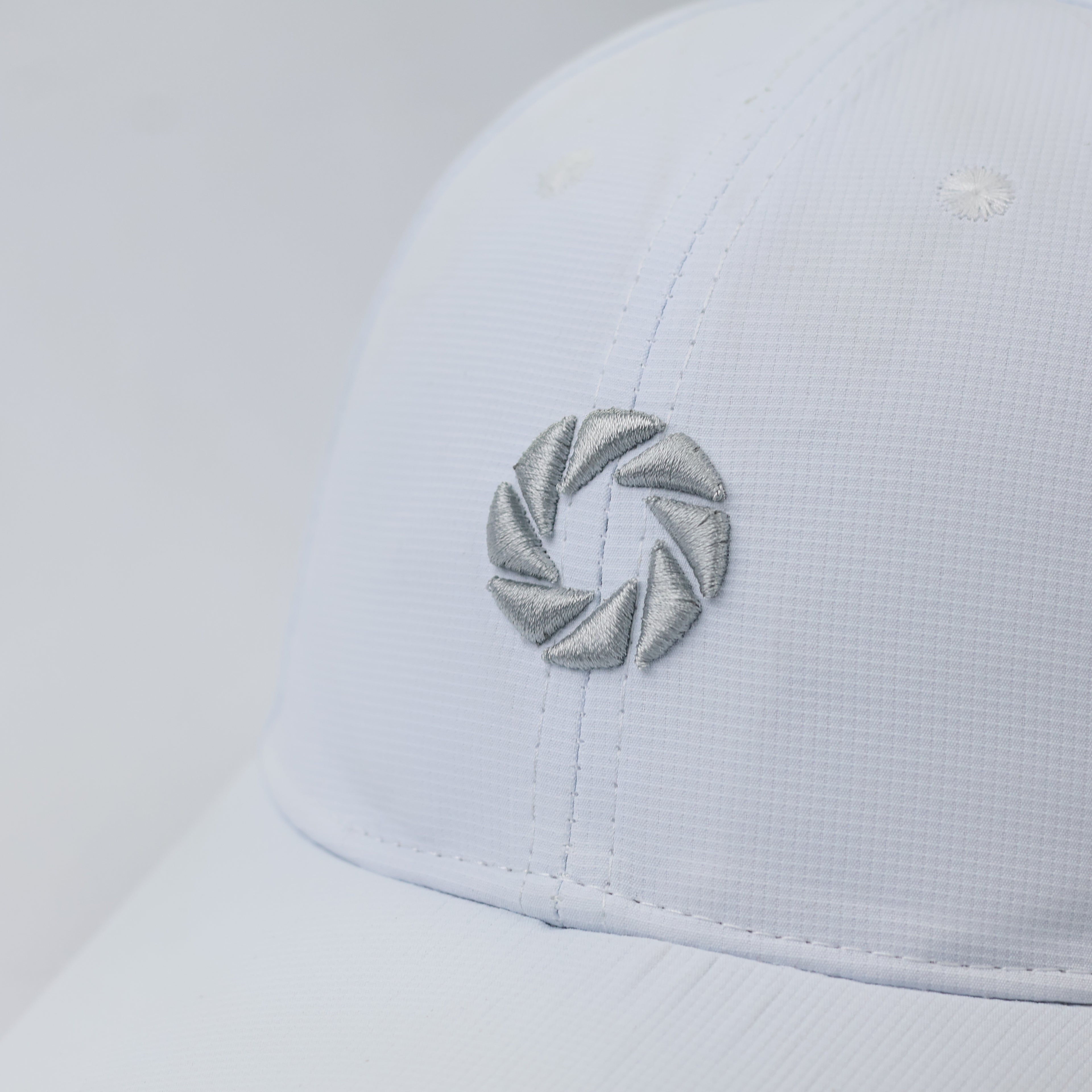 Backtee x Jyske Bank Technical White Performance Golf Thrifted Cap