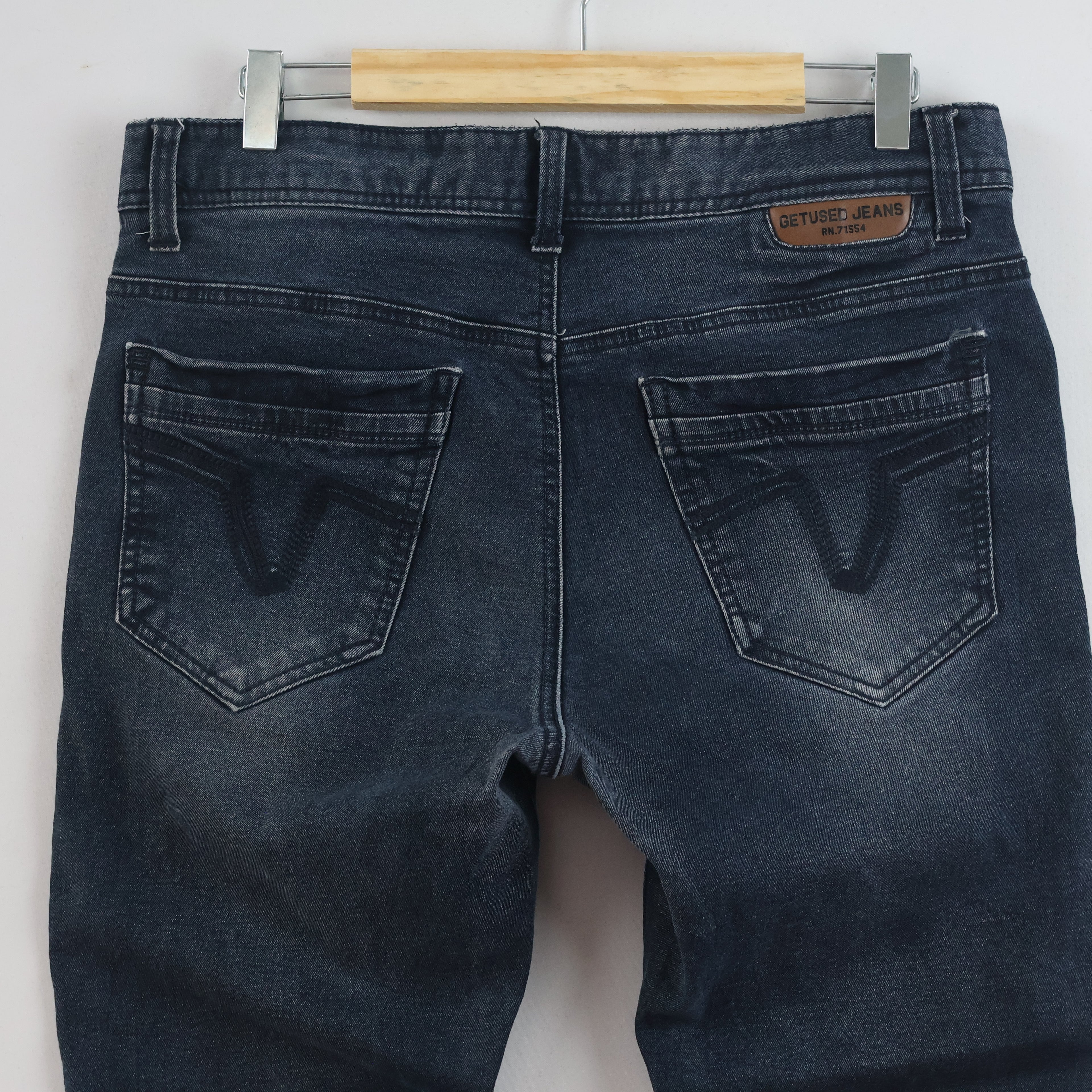 Thrifted Get Used New York Men's Dark Wash Jeans - 32 Inch Waist/ J1027