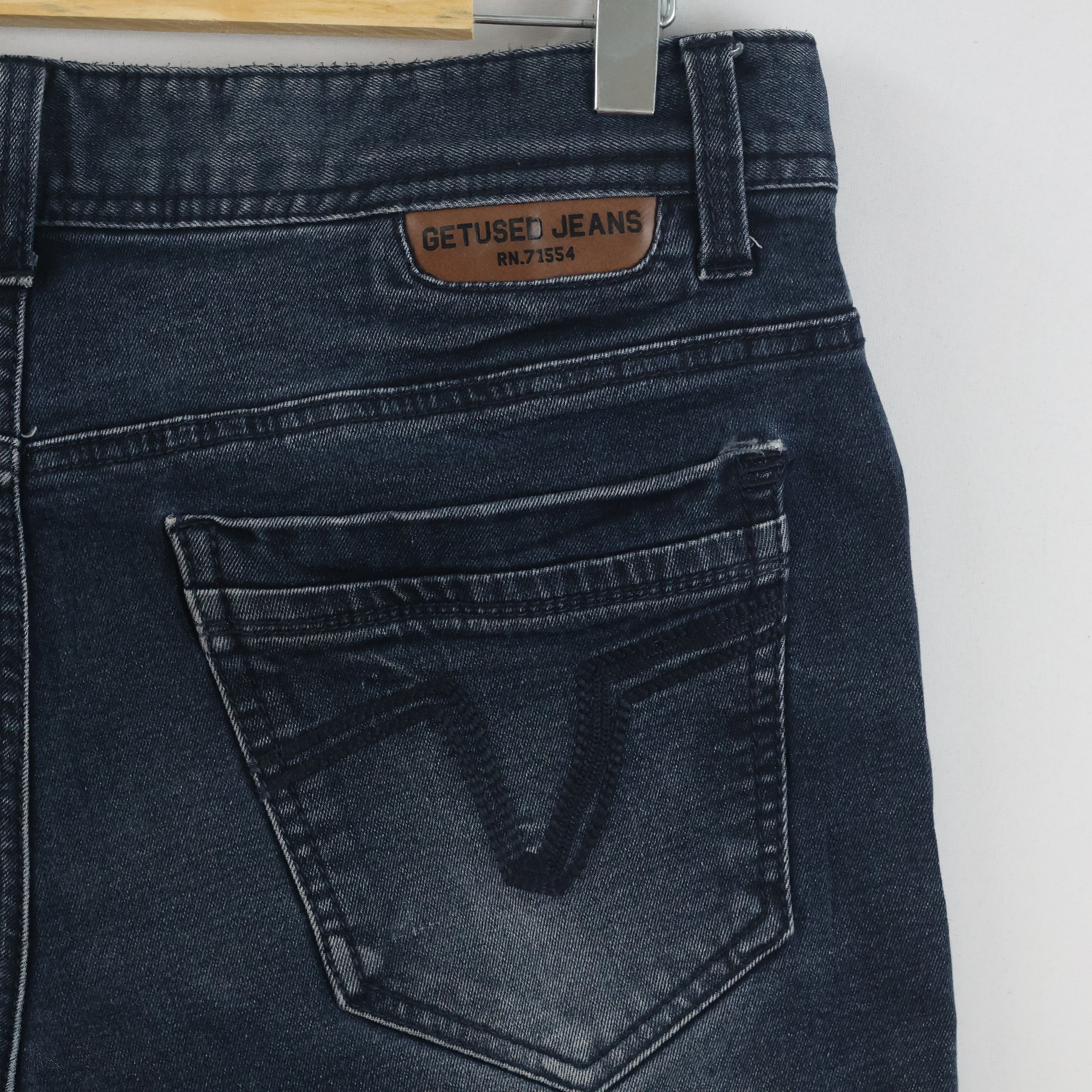 Thrifted Get Used New York Men's Dark Wash Jeans - 32 Inch Waist/ J1027