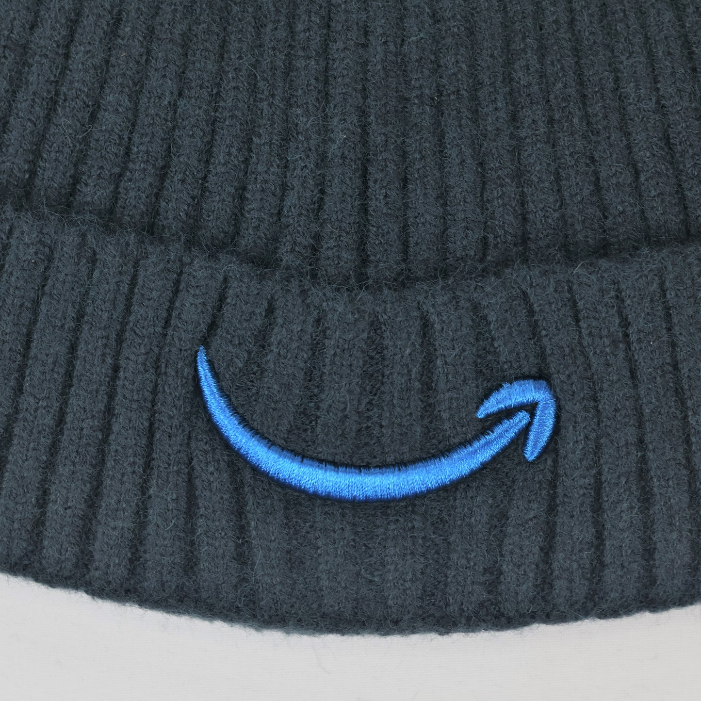 Amazon Essentials Adult Unisex Cuffed Thrifted Beanie - Classic Winter Hat