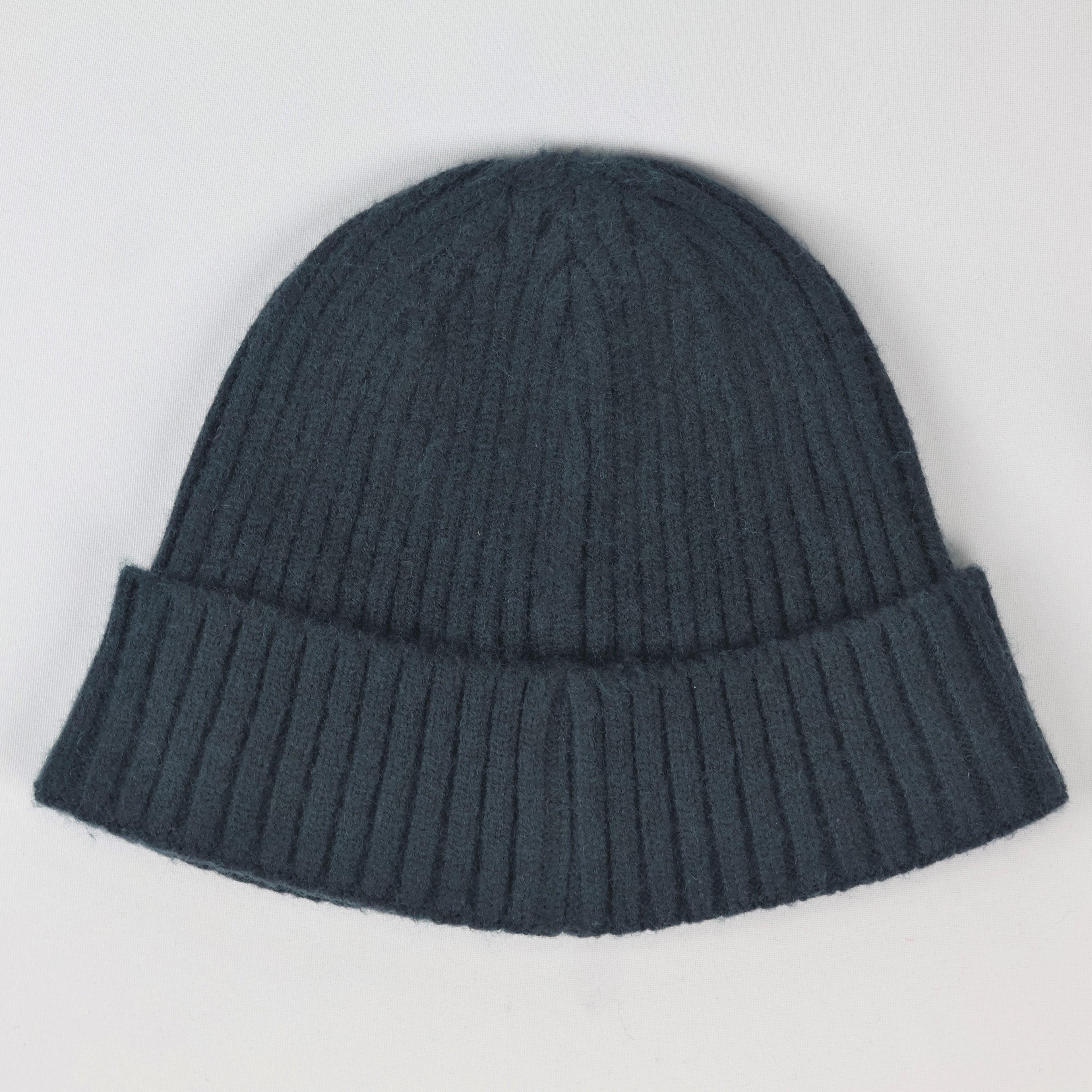 Amazon Essentials Adult Unisex Cuffed Thrifted Beanie - Classic Winter Hat