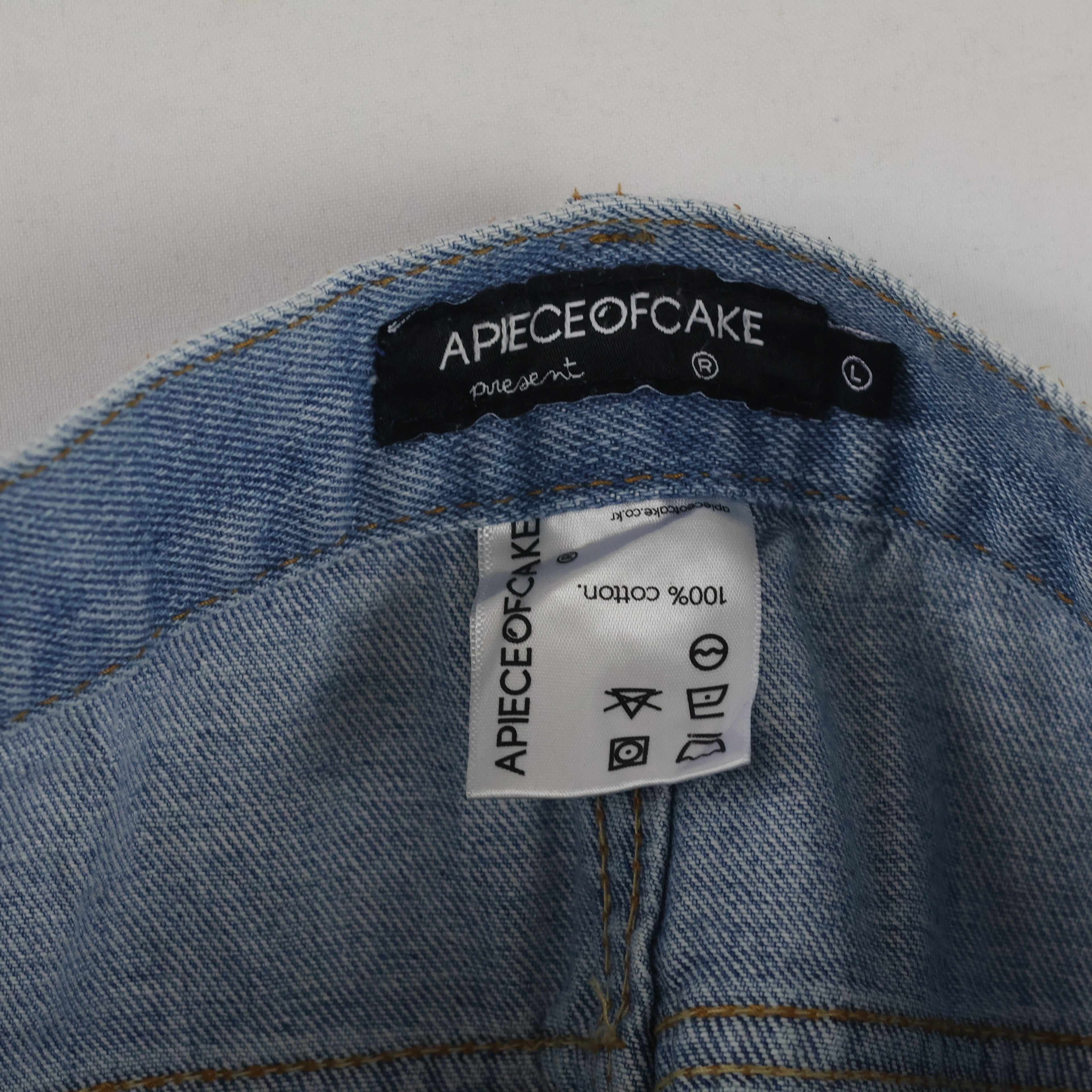 Thrifted Vintage APIECEOFCAKE Light Blue Graphic Denim Jeans waist 30/ J1056