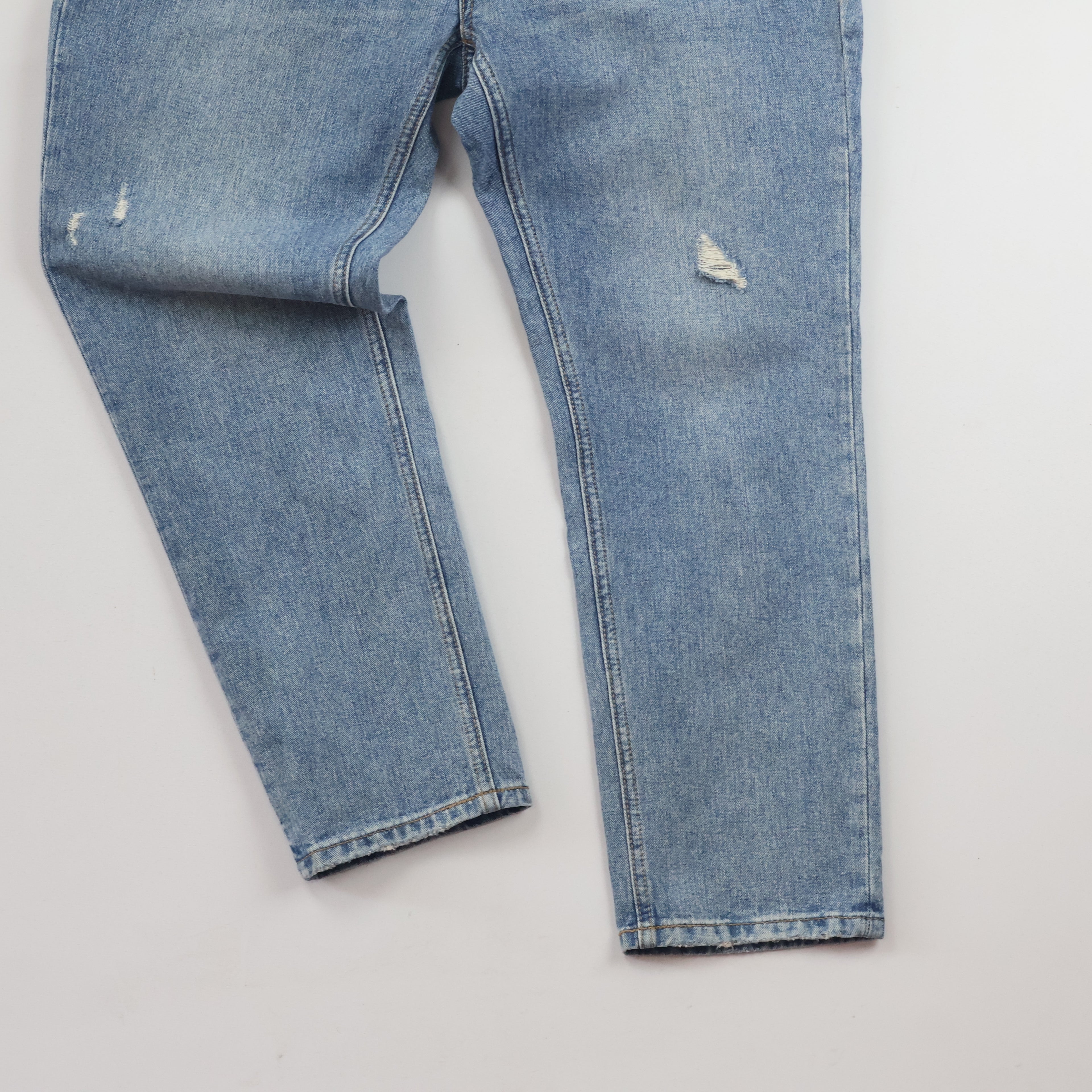 AND Z Women's Light Wash Distressed Denim Jeans 34 waist/ J1072