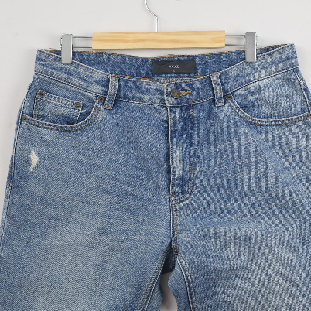 AND Z Women's Light Wash Distressed Denim Jeans 34 waist/ J1072