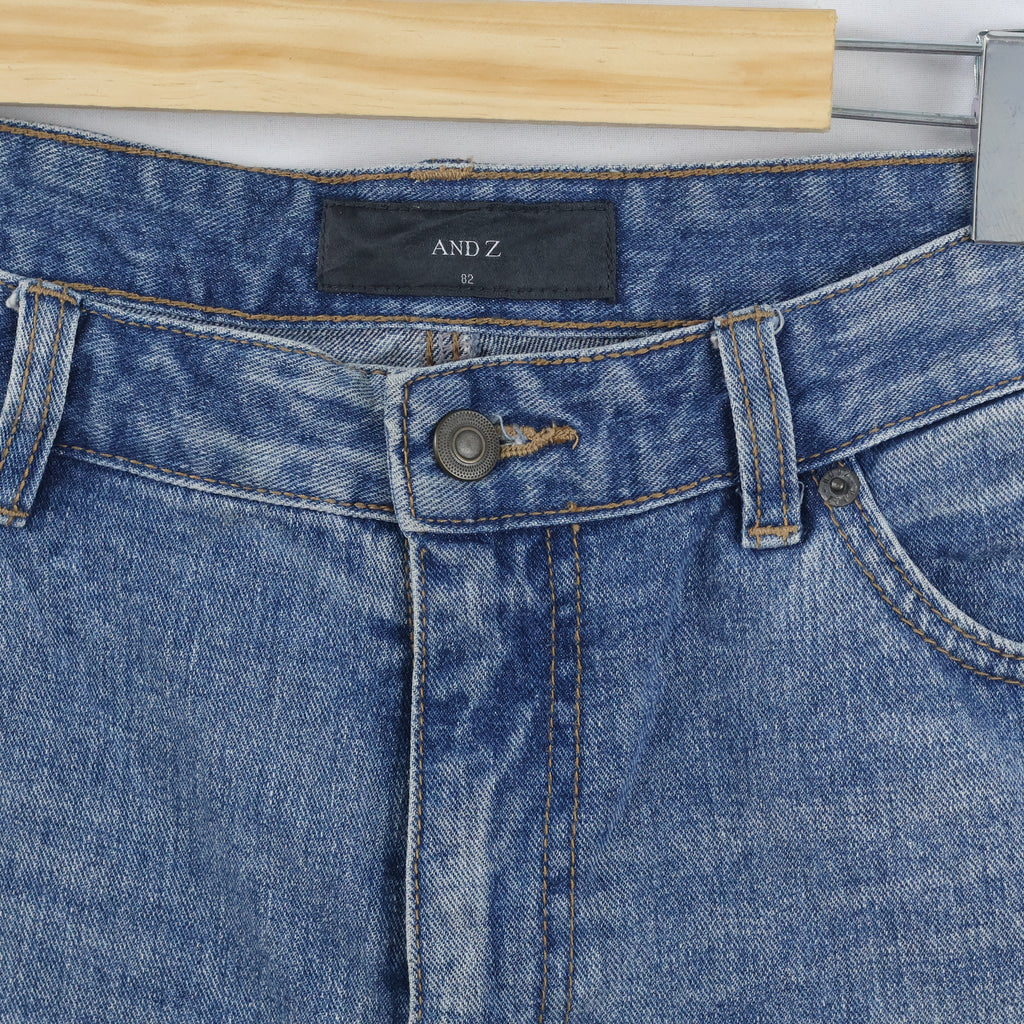 AND Z Women's Light Wash Distressed Denim Jeans 34 waist/ J1072