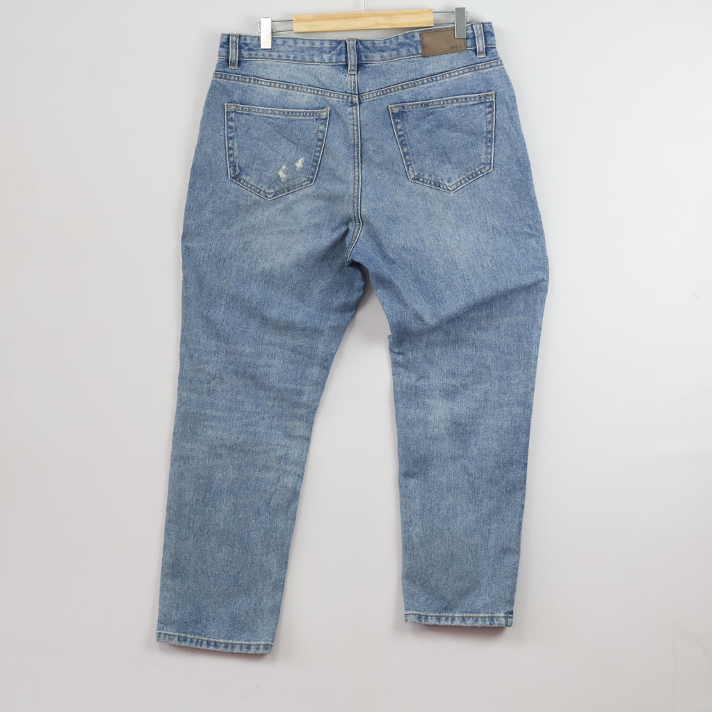 AND Z Women's Light Wash Distressed Denim Jeans 34 waist/ J1072